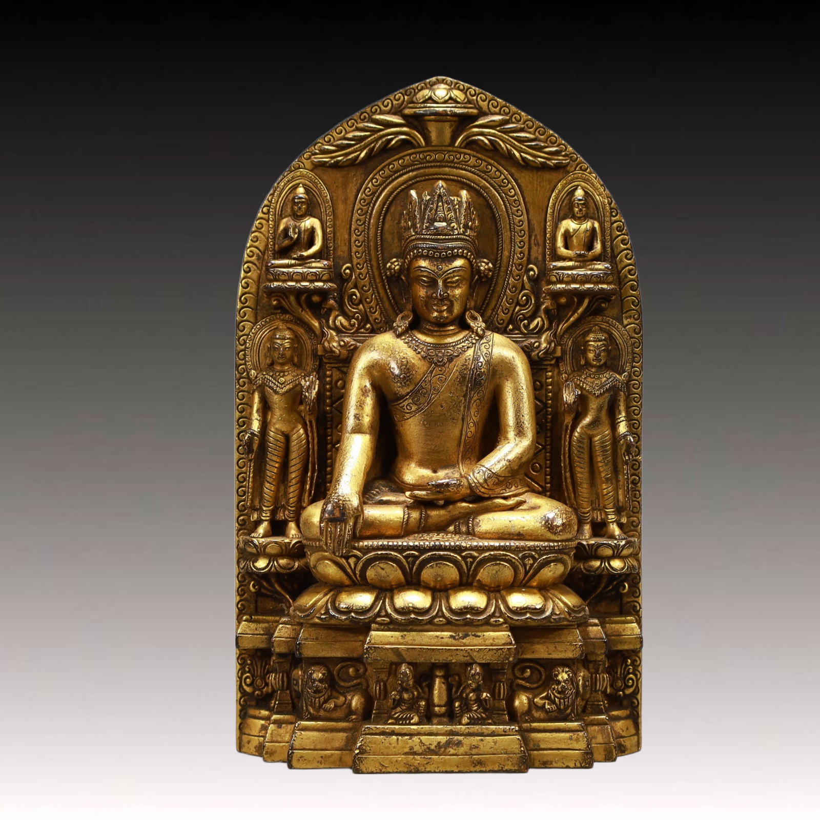A Solemn Gilt Bronze Statue of Sakyamuni: A Solemn Gilt Bronze Statue of Sakyamuni,Qing Dynasty, China,Size:4.3inx3.9inx6.9in,Weight:1050g 铜鎏金释迦摩尼像,中国清代