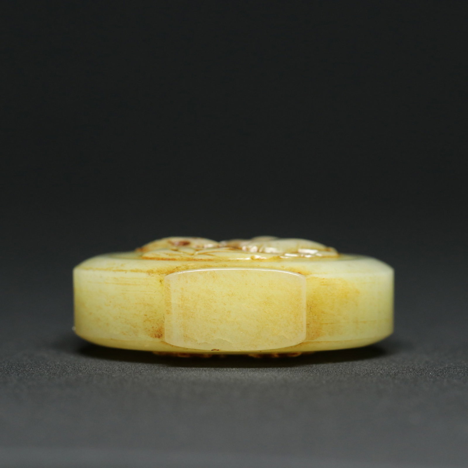 An Exquisite White Jade Fish Pattern Snuff Bottle - 3