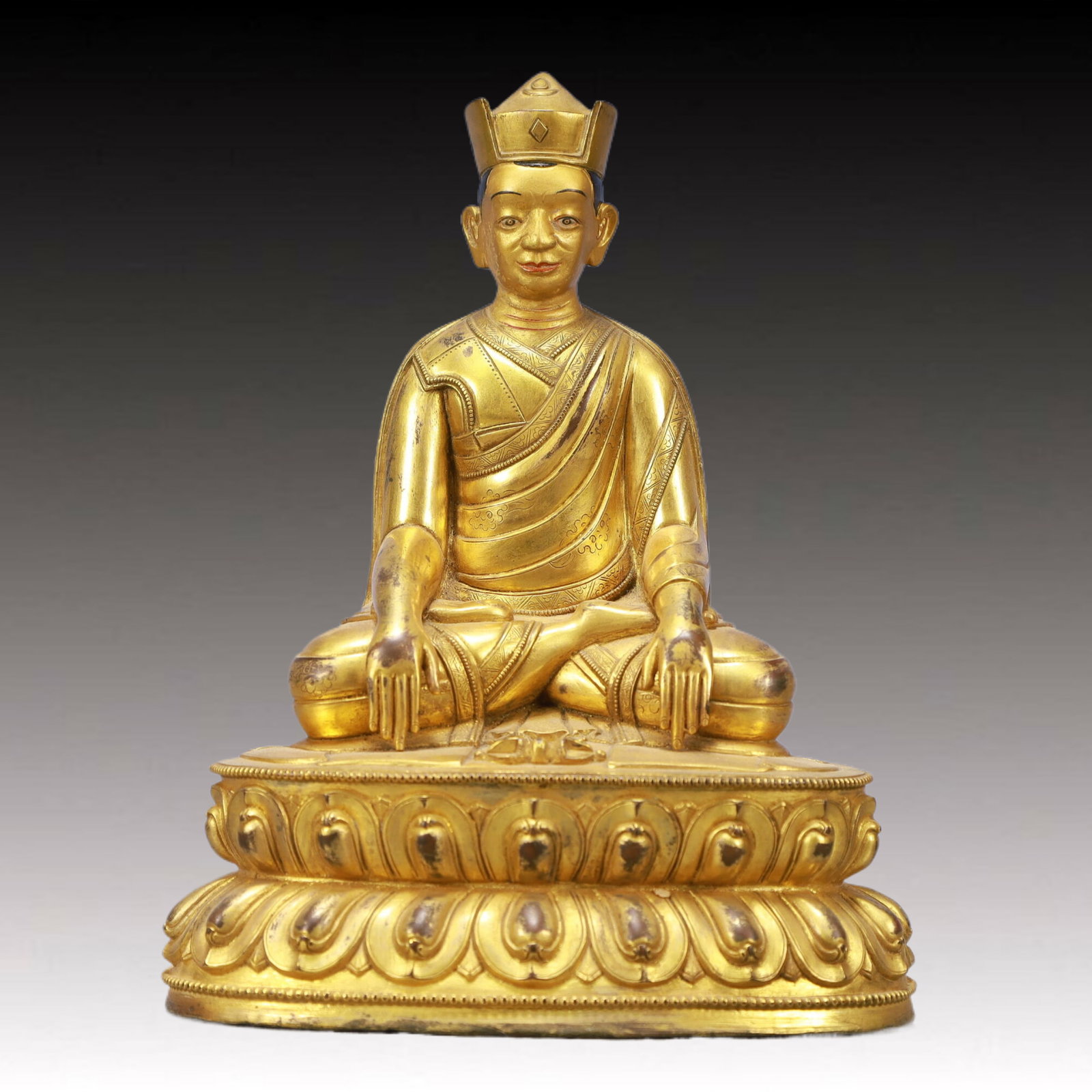 A Solemn Gilt Bronze Statue of Guru: A Solemn Gilt Bronze Statue of Guru,Ming Dynasty, China,Size:6.9inx5.5inx9.1inWeight:2300g 铜鎏金上师像,中国明代