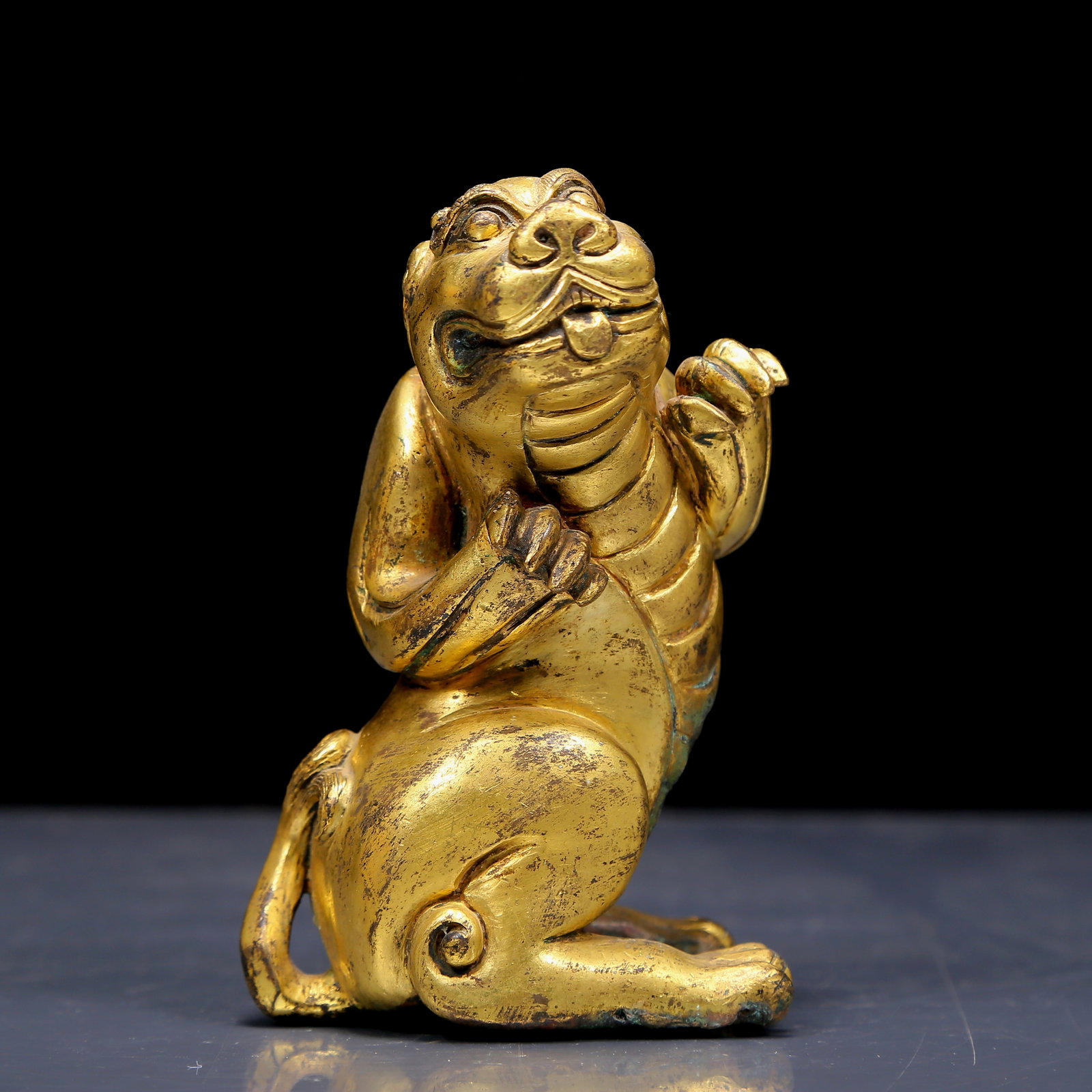An Exquisite Gilt Bronze Auspicious Beast Ornament: An Exquisite Gilt Bronze Auspicious Beast Ornament，Qing Dynasty, China，Size:3.1inx2.4inx5.1in，Weight:720g 铜鎏金瑞兽摆件，清&