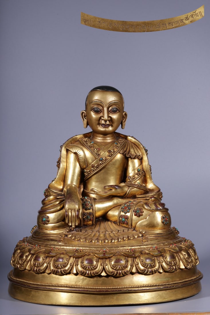 A Rare Gilt Bronze Inlaid Gems Statue of Guru,With Sanskrit: A Rare Gilt Bronze Inlaid Gems Statue of Guru,With Sanskrit,Qing Dynasty, China,Size:13.8inx12.6in,Weight:14500g 铜鎏金嵌宝石上师像,带੸
