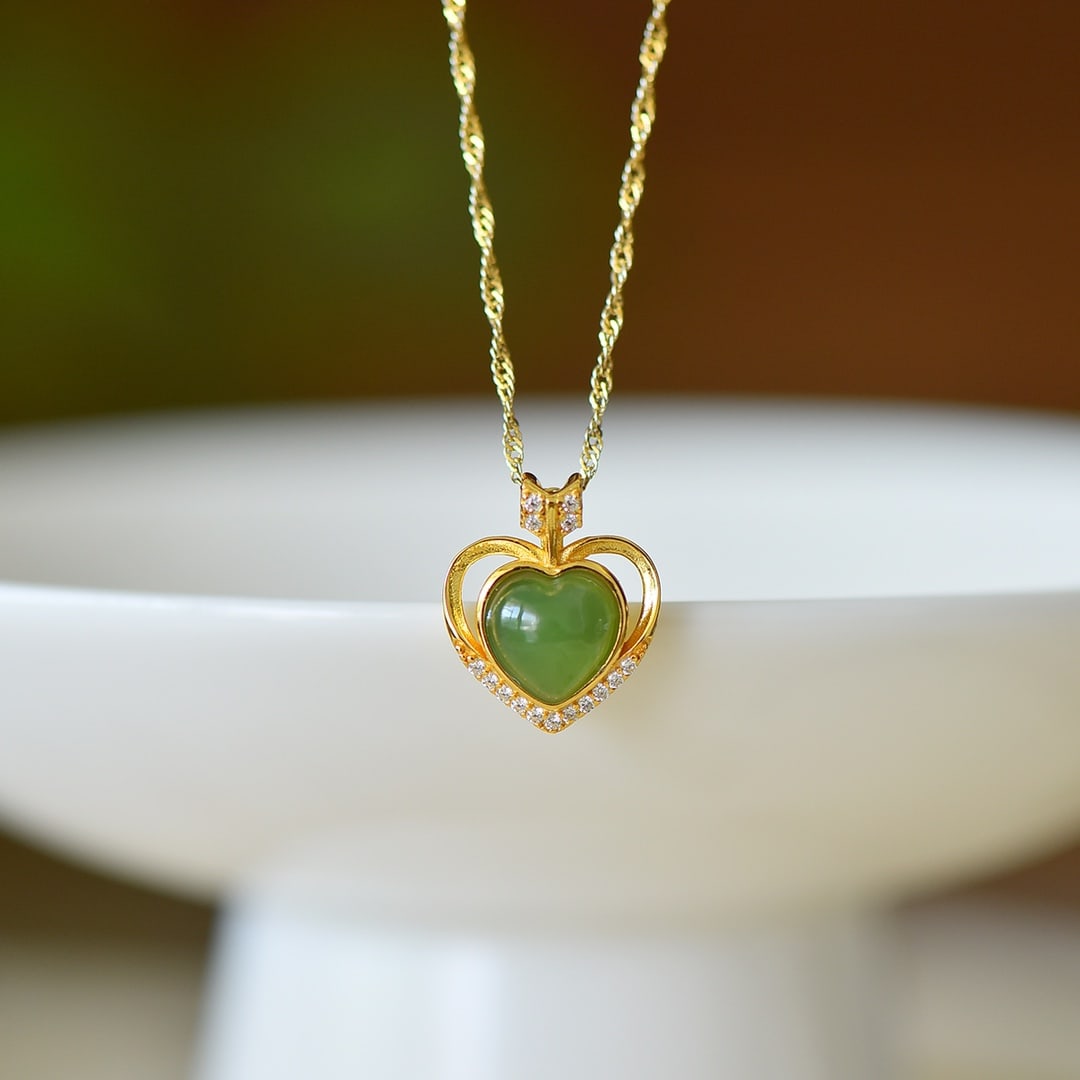 An Exquisite Sterling Silver-Gold Plated Inlaid Jasper Necklace: An Exquisite Sterling Silver-Gold Plated Inlaid Jasper Necklace,Size:0.3inx0.3in 纯银镀金镶碧玉项链