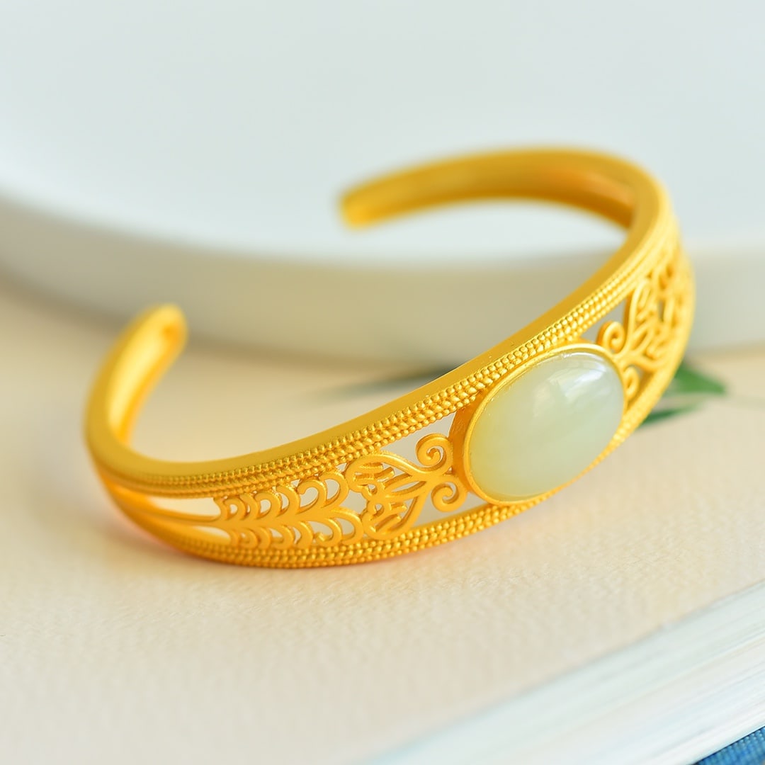 An Exquisite Sterling Silver-Gold Plated Inlaid White Jade Bracelet: An Exquisite Sterling Silver-Gold Plated Inlaid White Jade Bracelet 纯银镀金镶白玉手镯