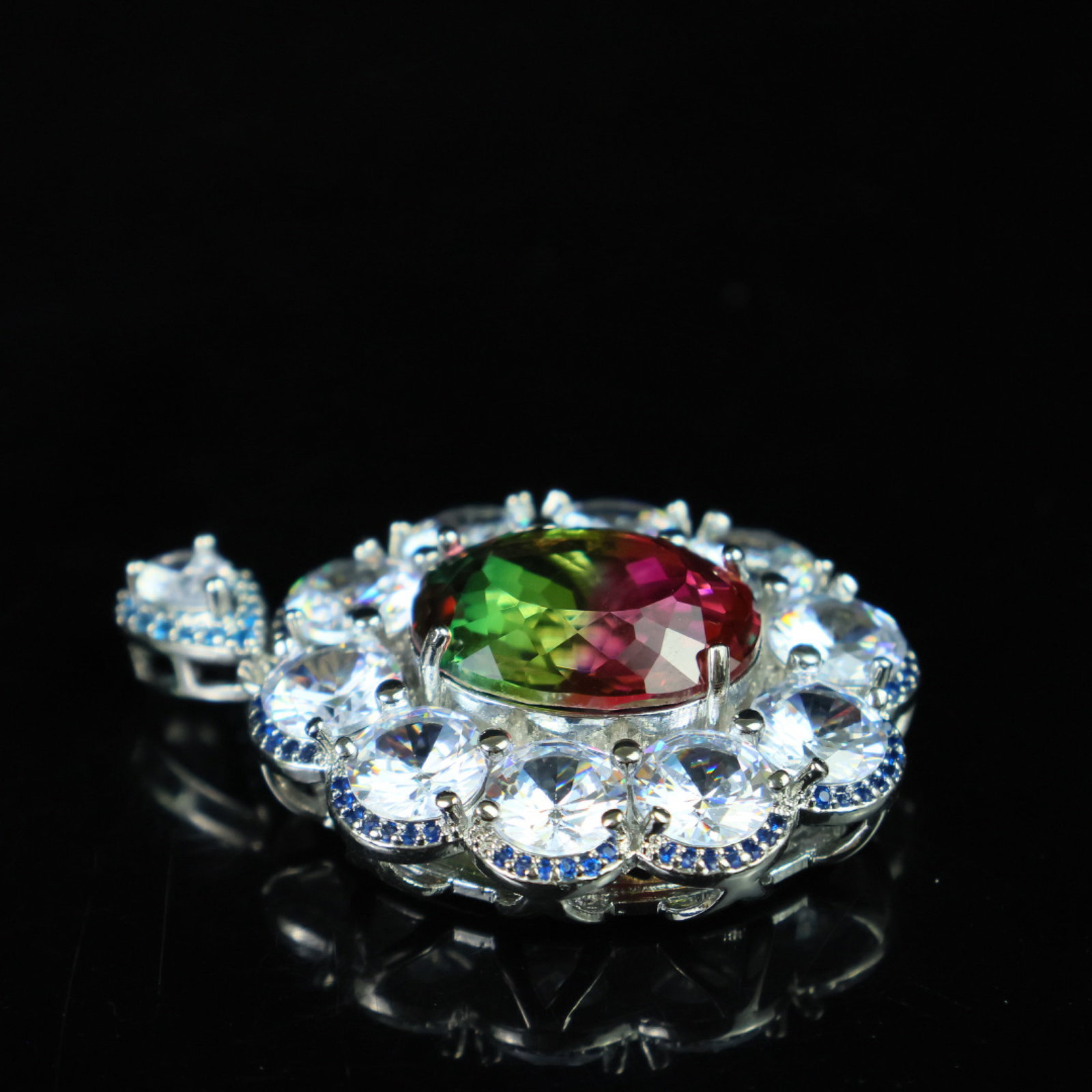 An Exquisite Pendant - 7