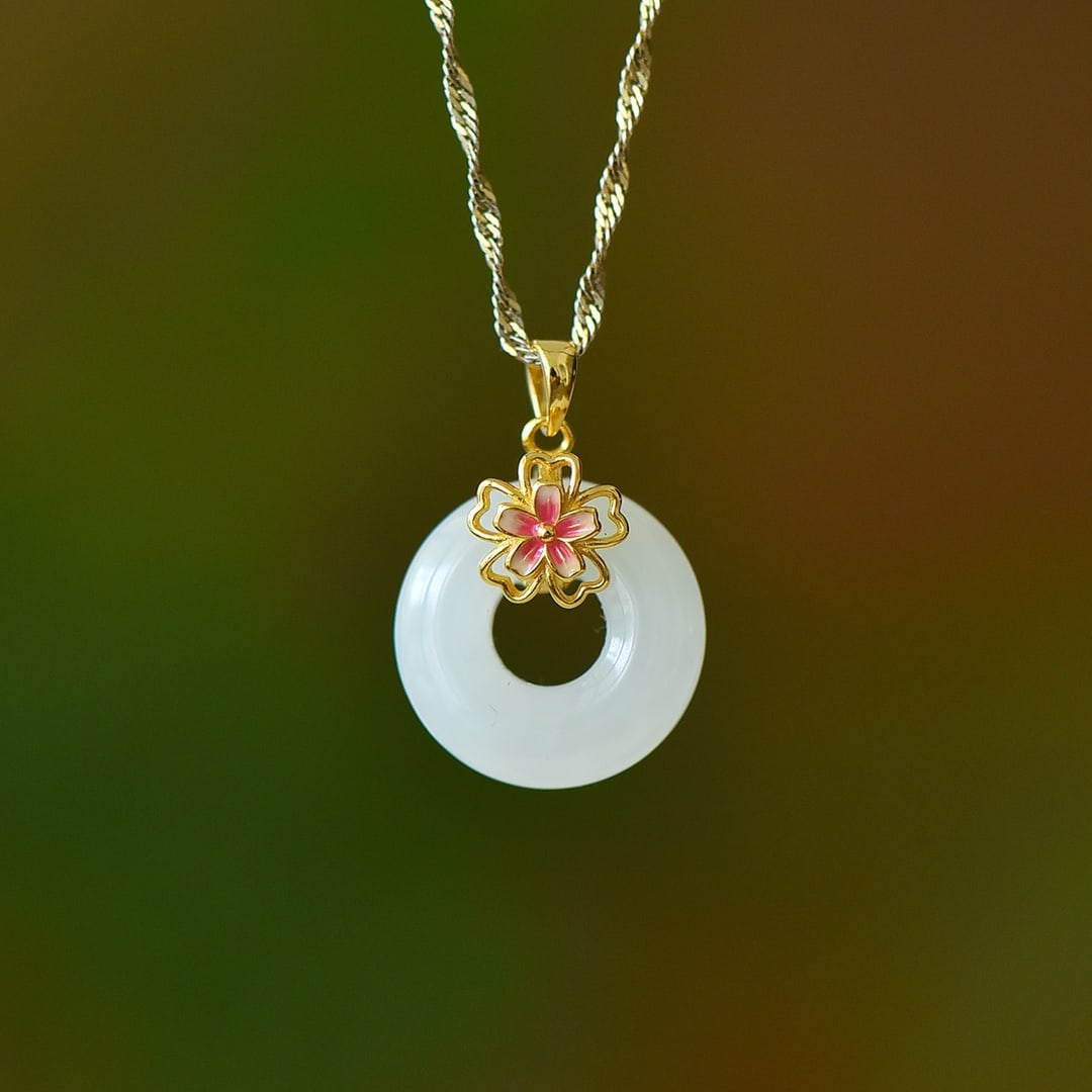 An Exquisite Sterling Silver-Gold Plated Inlaid White Jade Enamel Pendant: An Exquisite Sterling Silver-Gold Plated Inlaid White Jade Enamel Pendant,Size:0.6inx0.6in 纯银镀金镶白玉珐琅吊坠