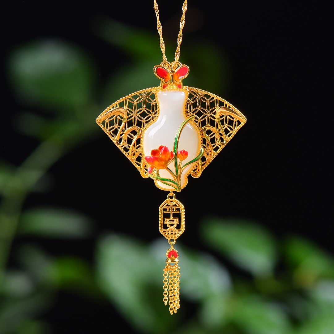An Exquisite Sterling Silver-Gold Plated Inlaid White Jade Enamel Necklace: An Exquisite Sterling Silver-Gold Plated Inlaid White Jade Enamel Necklace,Size:0.7inx1.2in 纯银镀金镶白玉珐琅项链