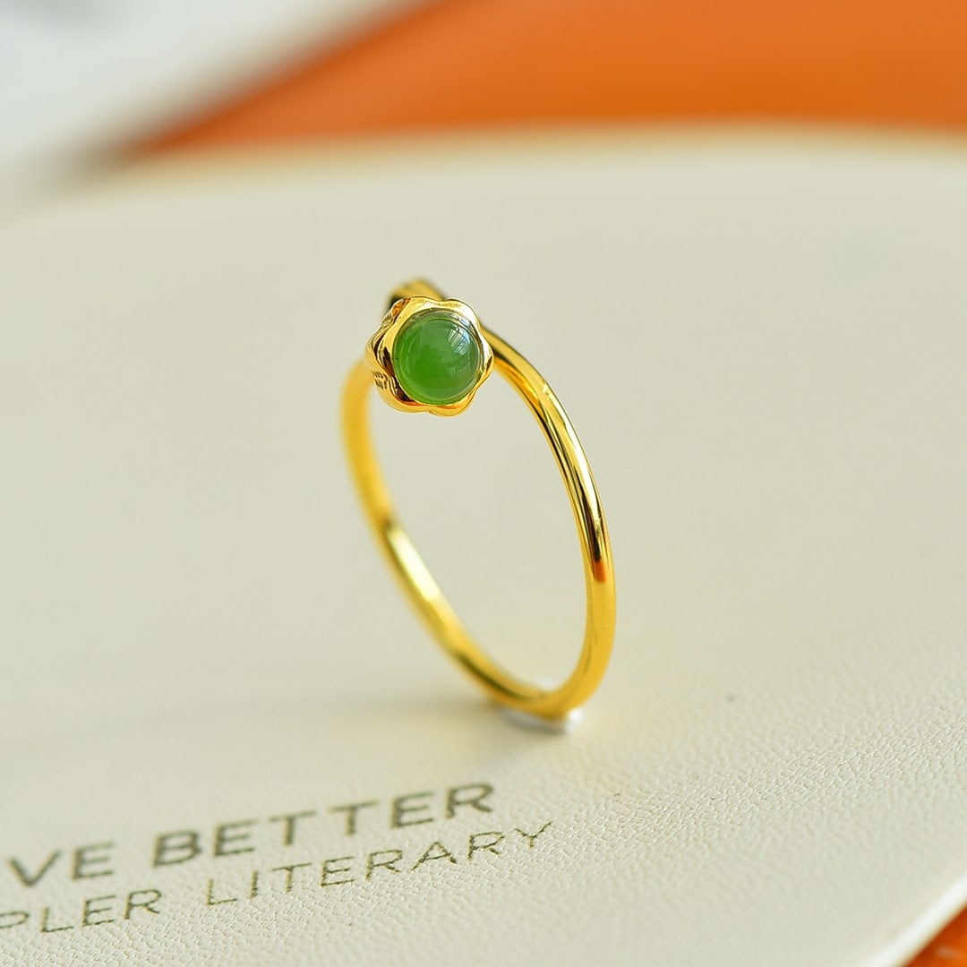 An Exquisite Sterling Silver-Gold Plated Inlaid Jasper Ring: Sterling Silver-Gold Plated Inlaid Jasper Ring , Size :0.2inx0.2in 纯银镀金镶碧玉戒指,尺寸:0.2inx0.2in