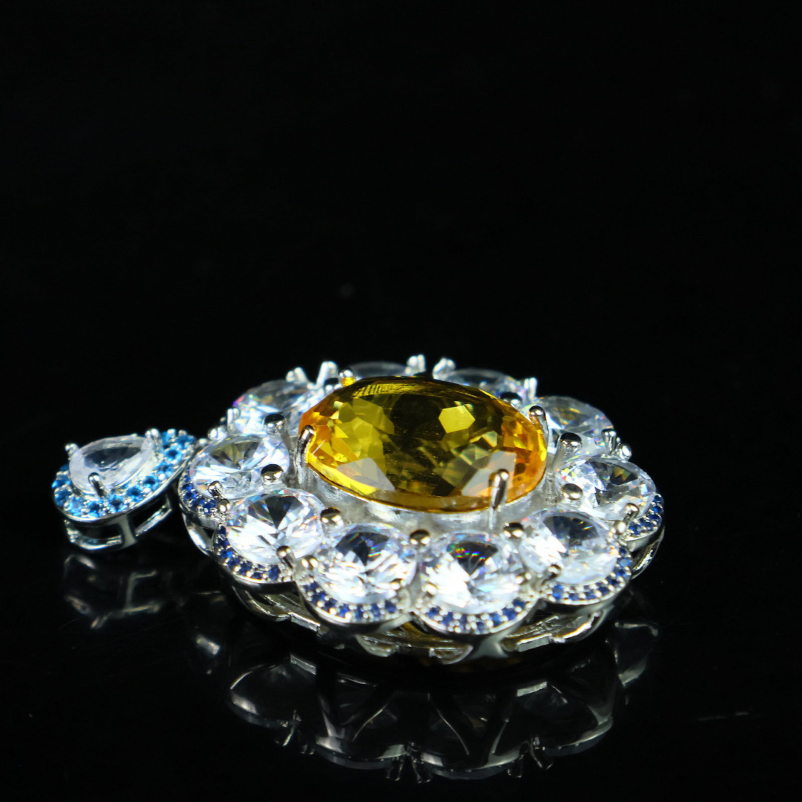 An Exquisite Pendant - 7