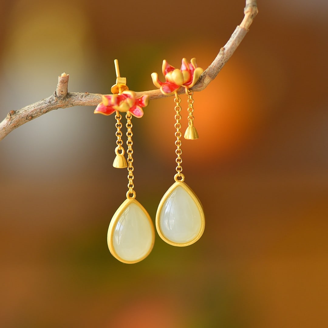 A Pair of Exquisite Sterling Silver-Gold Plated Inlaid White Jade Earrings: A Pair of Exquisite Sterling Silver-Gold Plated Inlaid White Jade Earrings,Size:0.4inx0.6in 一对纯银镀金镶白玉耳环