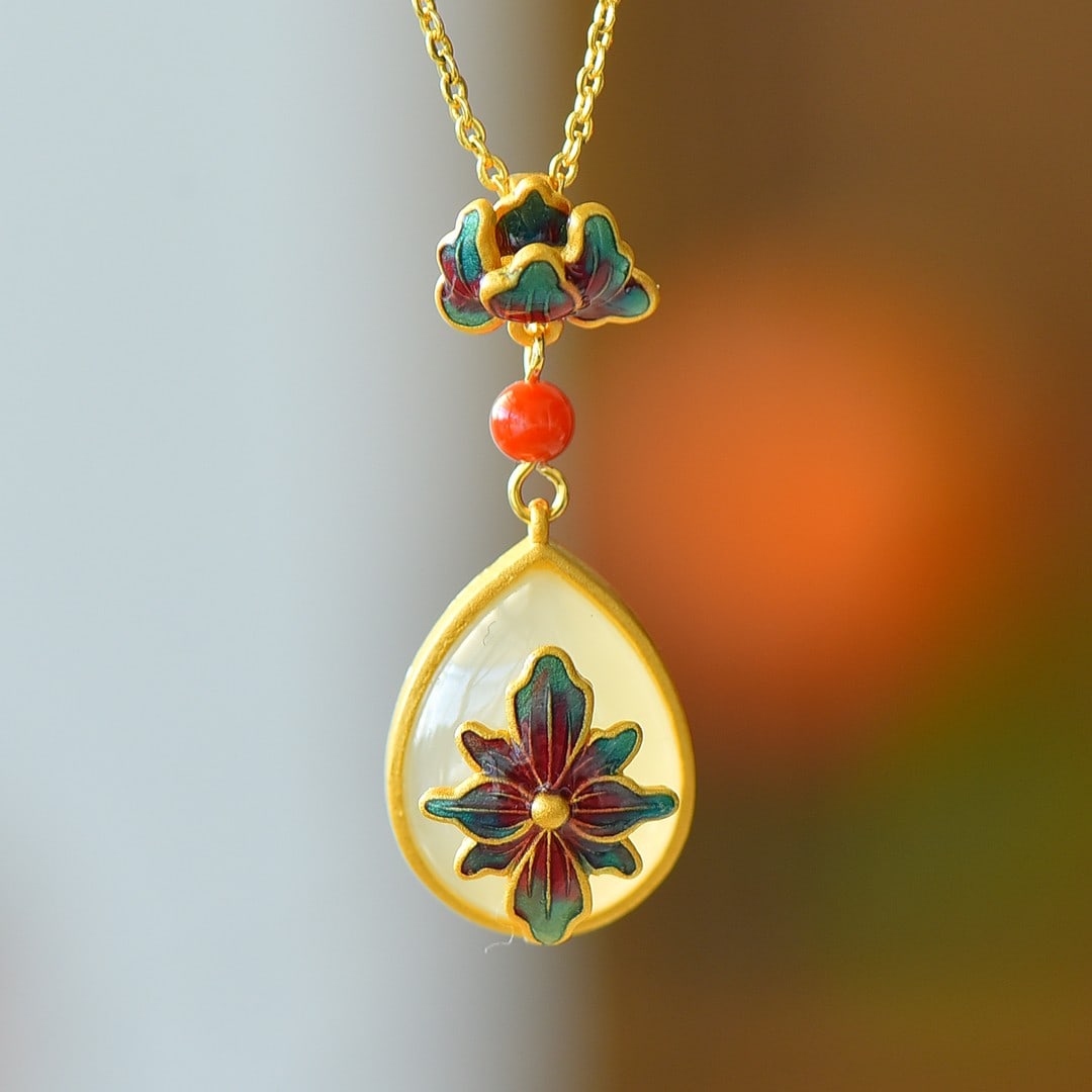 A Set of Fine Sterling Silver-Gold Plated Inlaid White Jade Jewelrys: A Set of Fine Sterling Silver-Gold Plated Inlaid White Jade Jewelrys 一套纯银镀金镶白玉首饰