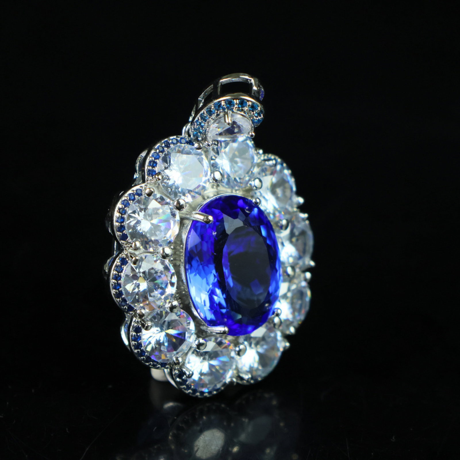 An Exquisite Pendant - 3