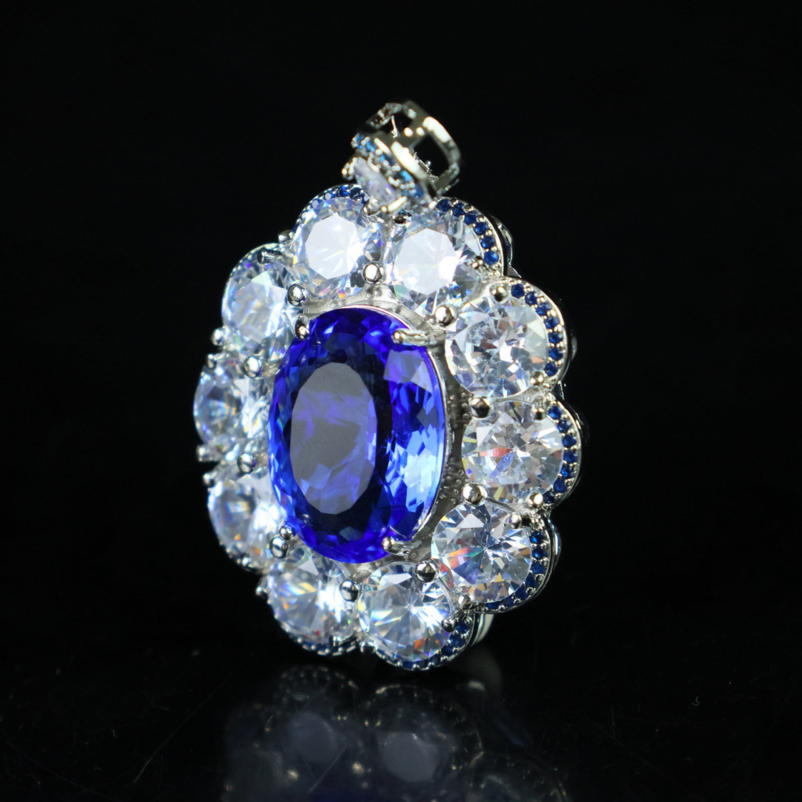 An Exquisite Pendant - 4