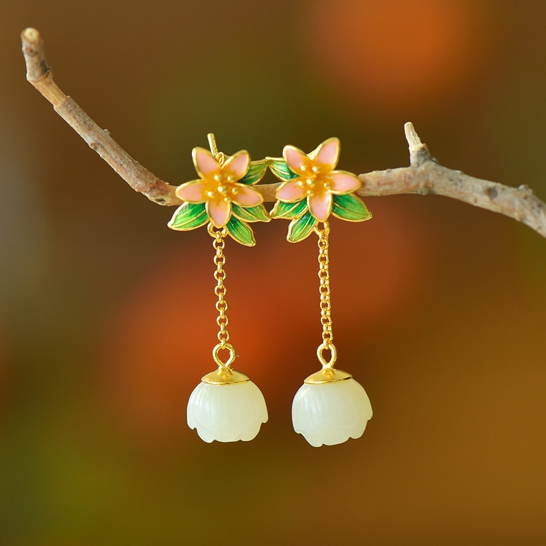 A Pair of Exquisite Sterling Silver-Gold Plated Inlaid White Jade Earrings: A Pair of Exquisite Sterling Silver-Gold Plated Inlaid White Jade Earrings 一对纯银镀金镶白玉耳环