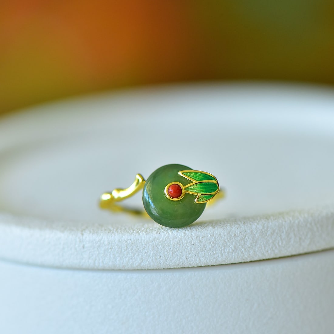 An Exquisite Sterling Silver-Gold Plated Inlaid Jasper Ring: An Exquisite Sterling Silver-Gold Plated Inlaid Jasper Ring,Size:0.4inx0.4in 纯银镀金镶碧玉戒指