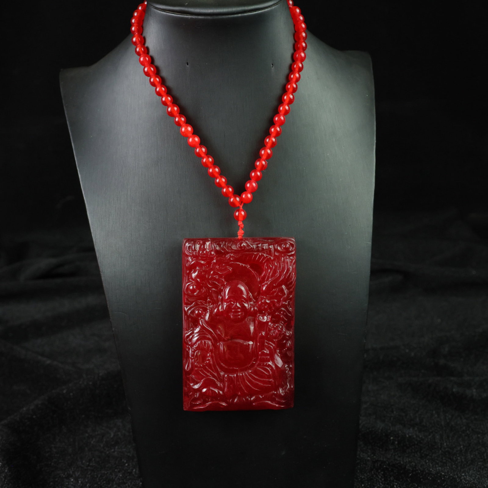 An Exquisite Statue of Maitreya Buddha Pendant: An Exquisite Statue of Maitreya Buddha Pendant,Size:3.4inx2.2inx0.6in 一个精美的弥勒佛像挂件