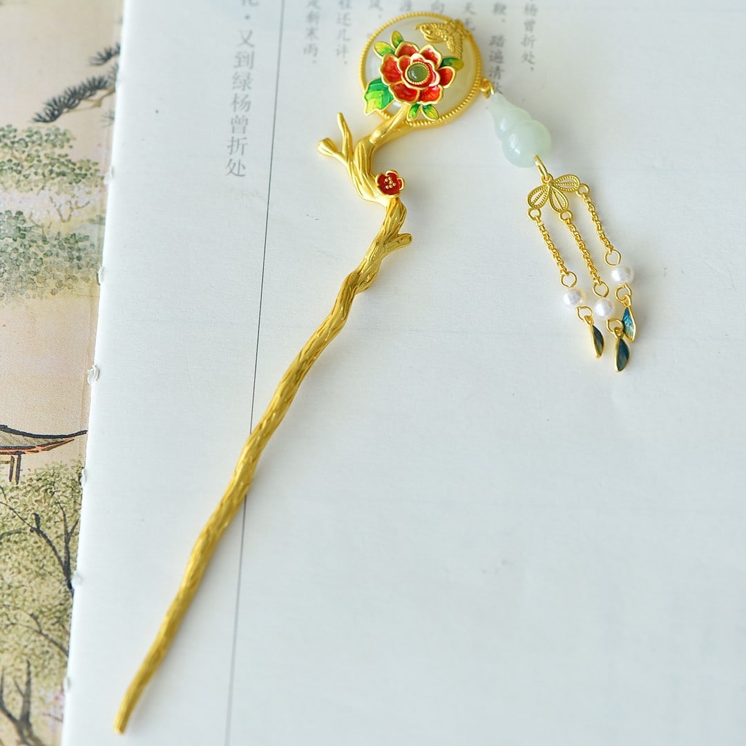 An Exquisite Sterling Silver-Gold Plated Inlaid White Jade Enamel Hairpin: An Exquisite Sterling Silver-Gold Plated Inlaid White Jade Enamel Hairpin,Size:0.8inx0.8in 纯银镀金镶白玉珐琅发簪