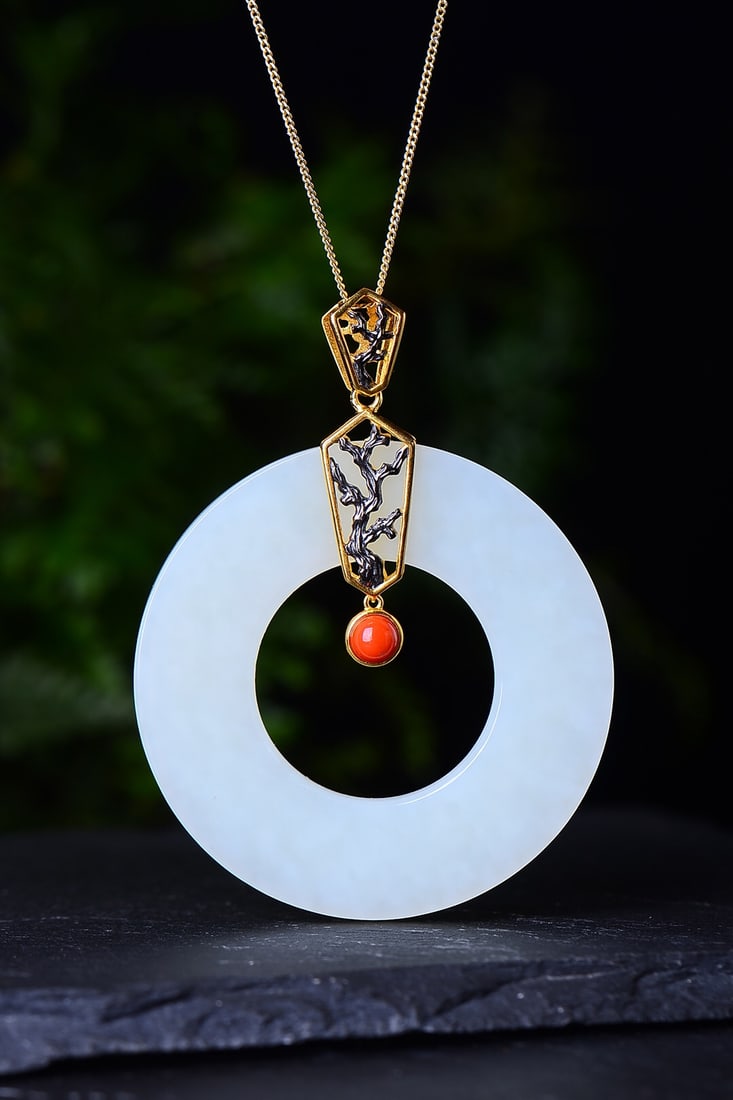 An Exquisite Sterling Silver Inlaid White Jade Necklace: An Exquisite Sterling Silver Inlaid White Jade Necklace,Size:2inx2in 纯银镶白玉项链