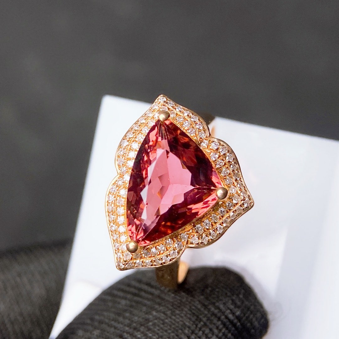 3.37Ctw Natural Tourmaline Ring: 3.37Ctw Natural Tourmaline Ring,Size:0.5inx0.4in 3.37Ctw天然碧玺戒指