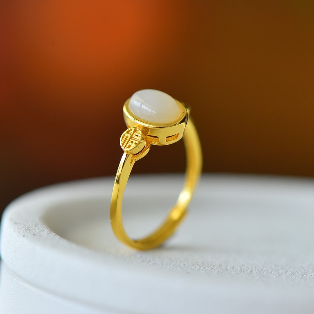An Exquisite Sterling Silver-Gold Plated Inlaid White Jade Ring: An Exquisite Sterling Silver-Gold Plated Inlaid White Jade Ring,Size:0.2inx0.3in 纯银镀金镶白玉戒指