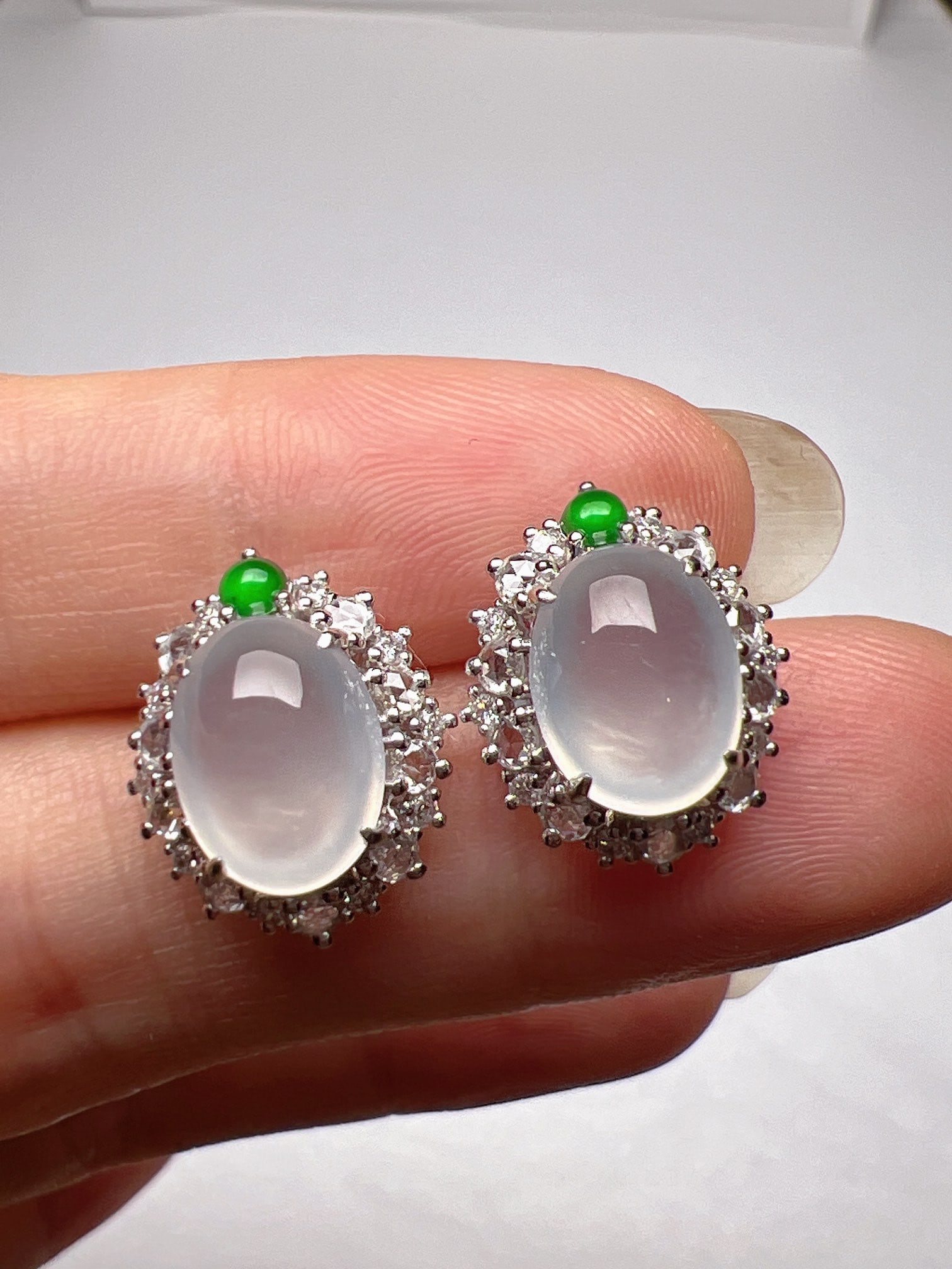 A Pair of Exquisite 18k Gold Diamond Inlaid Jadeite Earrings: A Pair of Exquisite 18k Gold Diamond Inlaid Jadeite Earrings,Size(Loose Stone):0.4inx0.3in 一对18k金钻镶嵌翡翠耳钉