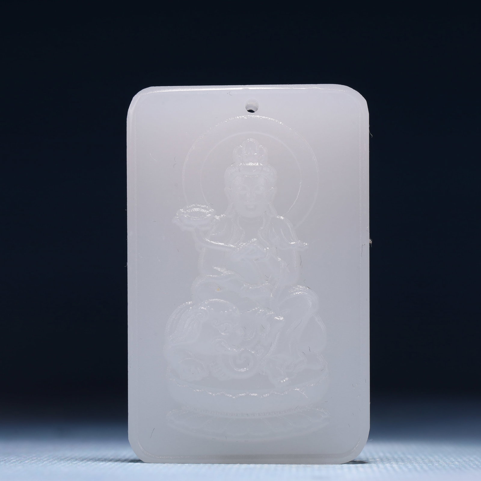 An Exquisite White Jade Statue of Avalokitesvara Pendant: An Exquisite White Jade Statue of Avalokitesvara Pendant,Size:1.4inx0.4inx2.2in,Weight:45g 白玉观音像牌
