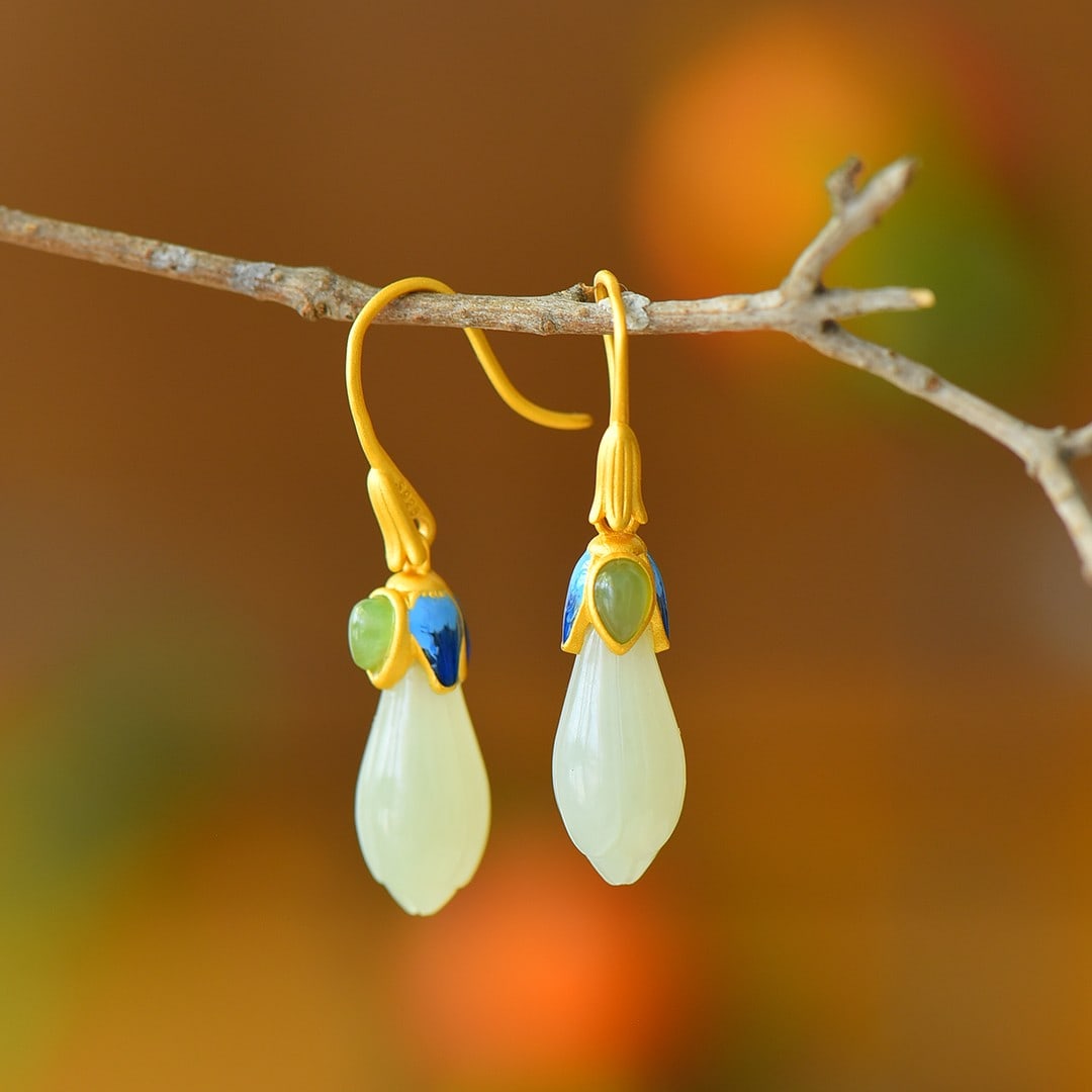A Pair of Exquisite Sterling Silver-Gold Plated Inlaid White Jade Earrings: A Pair of Exquisite Sterling Silver-Gold Plated Inlaid White Jade Earrings,Size:0.3inx0.7in 一对纯银镀金镶白玉耳环