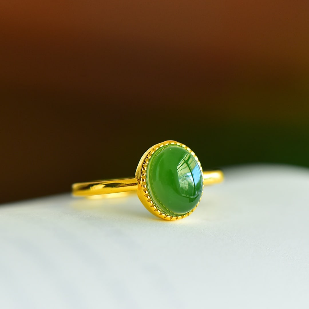 An Exquisite Sterling Silver-Gold Plated Inlaid Jasper Ring: An Exquisite Sterling Silver-Gold Plated Inlaid Jasper Ring 纯银镀金镶碧玉戒指