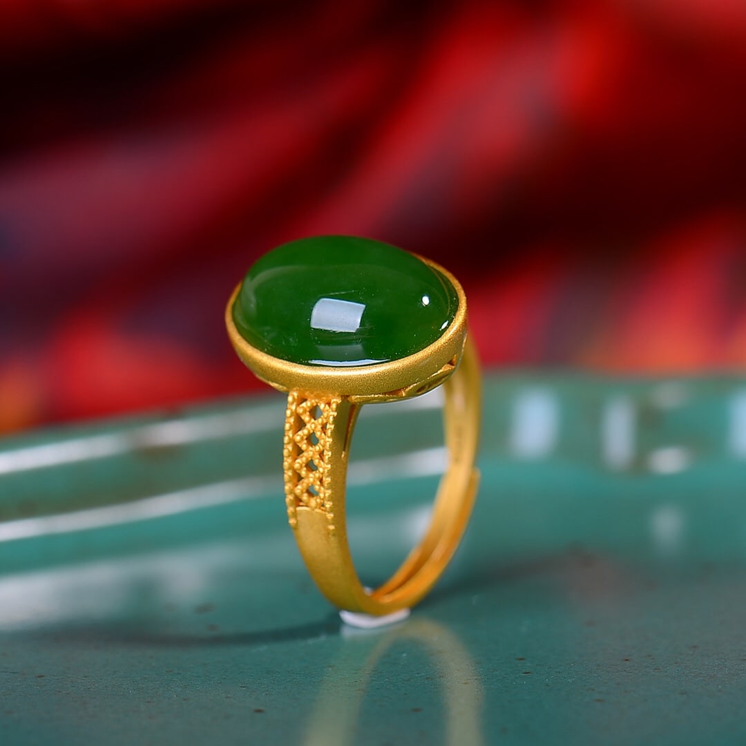 An Exquisite Sterling Silver-Gold Plated Inlaid Jasper Ring: An Exquisite Sterling Silver-Gold Plated Inlaid Jasper Ring,Size:0.4inx0.6in 纯银镀金镶碧玉戒指