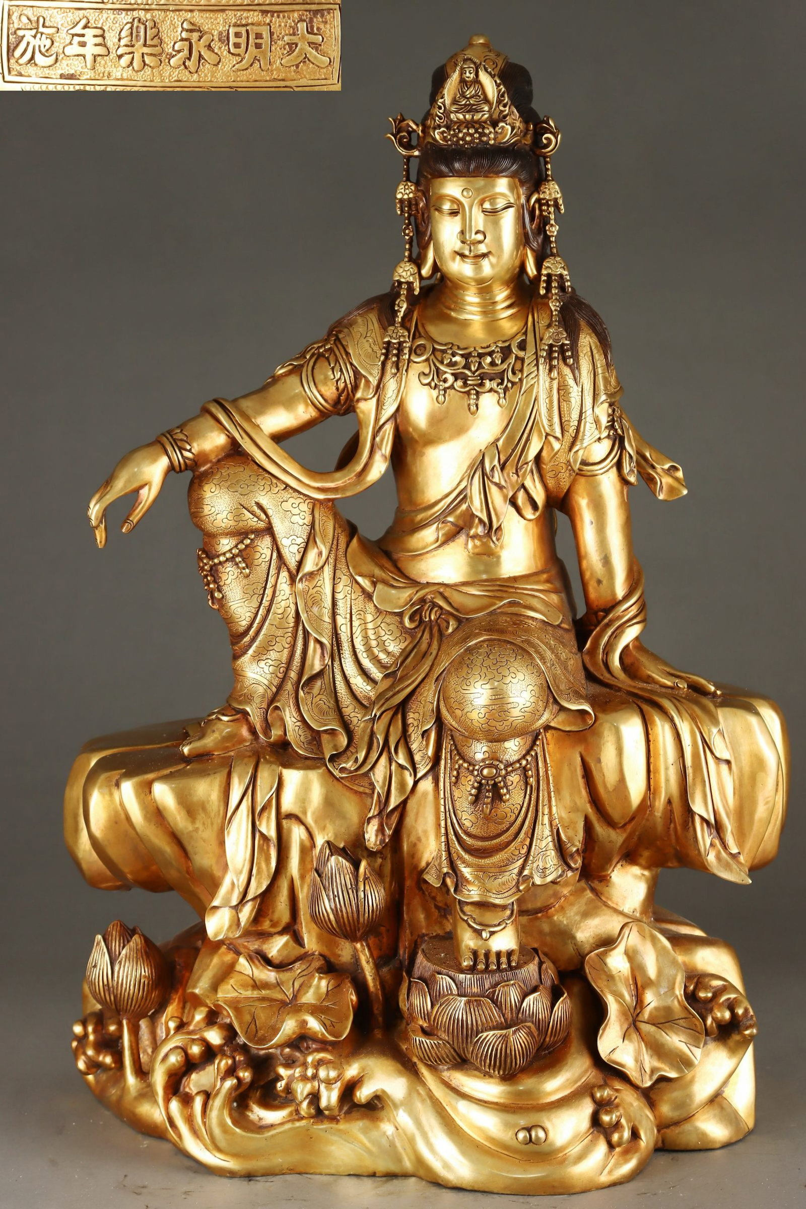A Solemn Gilt Bronze Auspicious Cloud Pattern Statue of Avalokitesvara: A Solemn Gilt Bronze Auspicious Cloud Pattern Statue of Avalokitesvara,Ming Dynasty,China,Yongle Six-character Mark,Size:26inx18.1in,Weight:35050g 