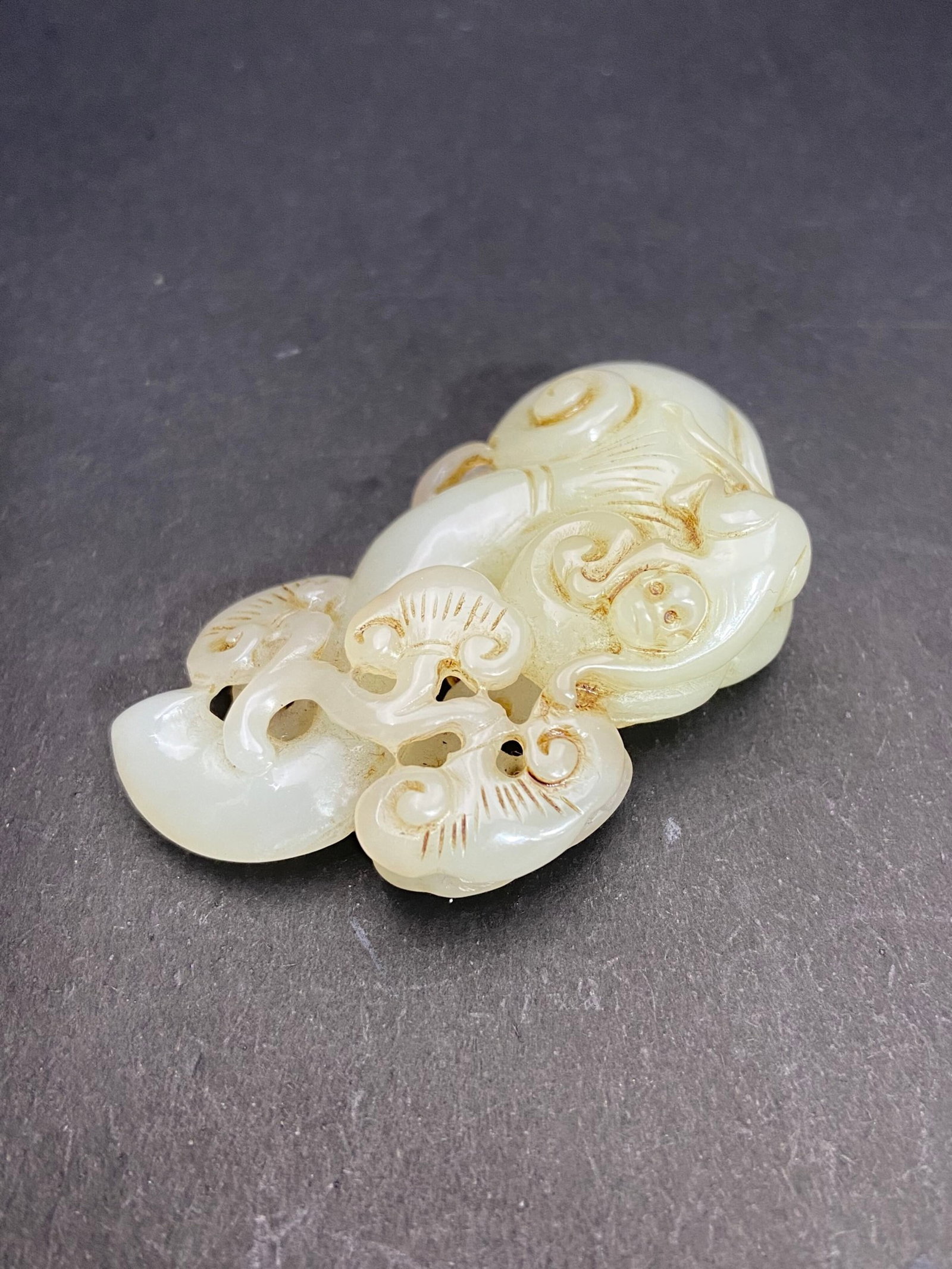 An Exquisite White Jade Monkey Pattern Ganoderma lucidum Pendant - 3