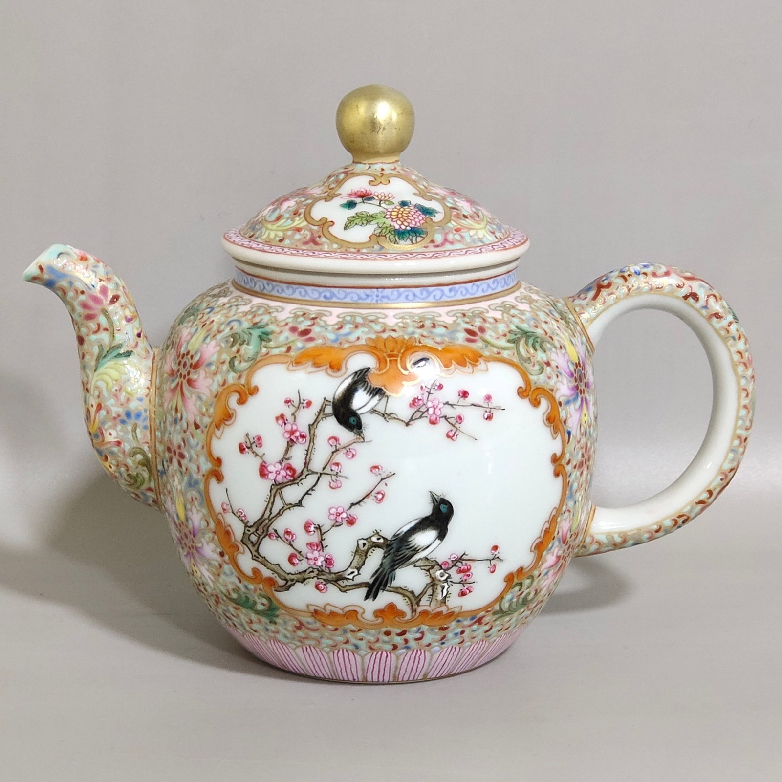 An Exquisite Famille-Rose Painted Gold Flower and Bird Pattern Teapot: An Exquisite Famille-Rose Painted Gold Flower and Bird Pattern Teapot,Qing Dynasty,China,Yongzheng Four-character Mark,Size:4.3inx5.3in 