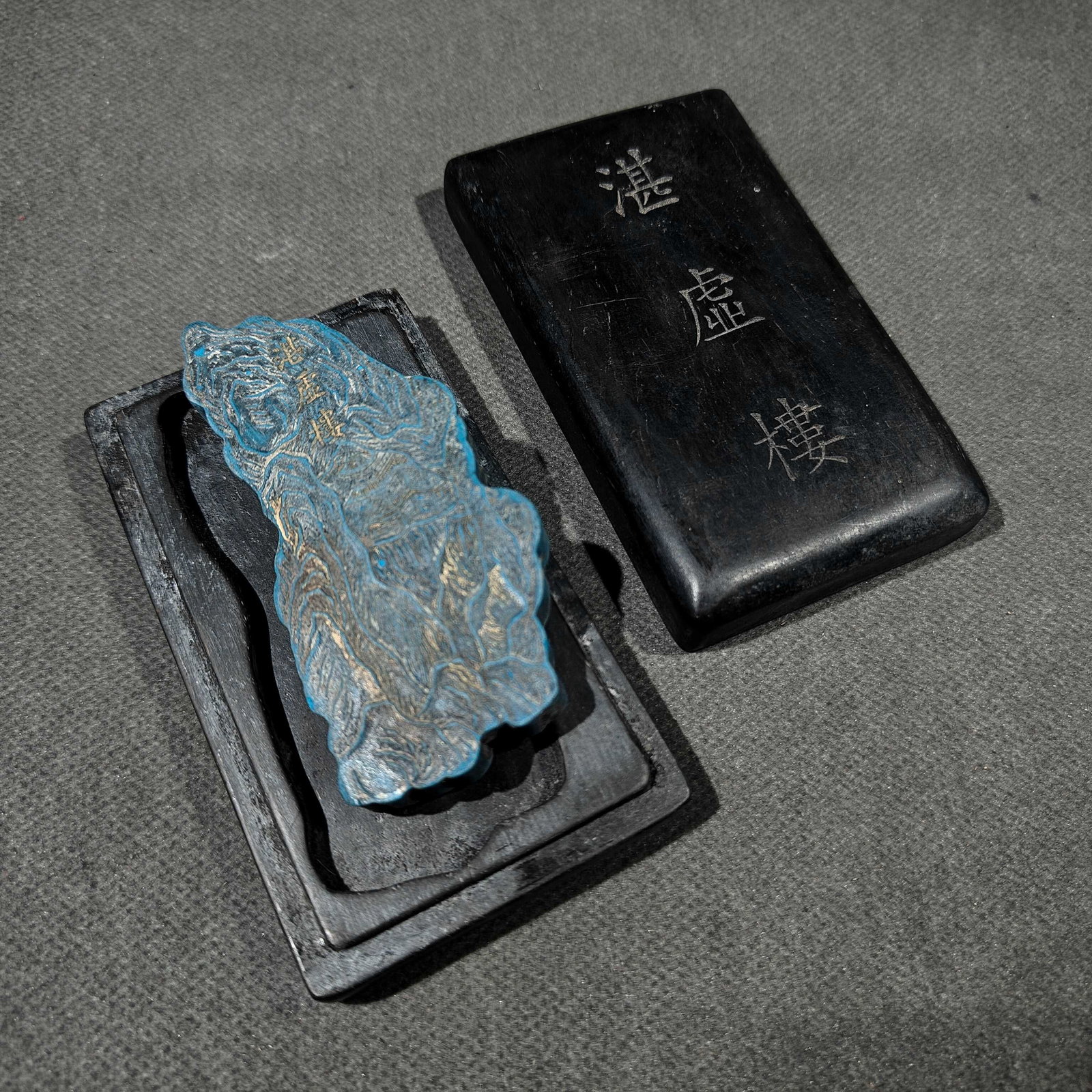 An Exquisite Landscape Pattern Inkstone (1 of 9)