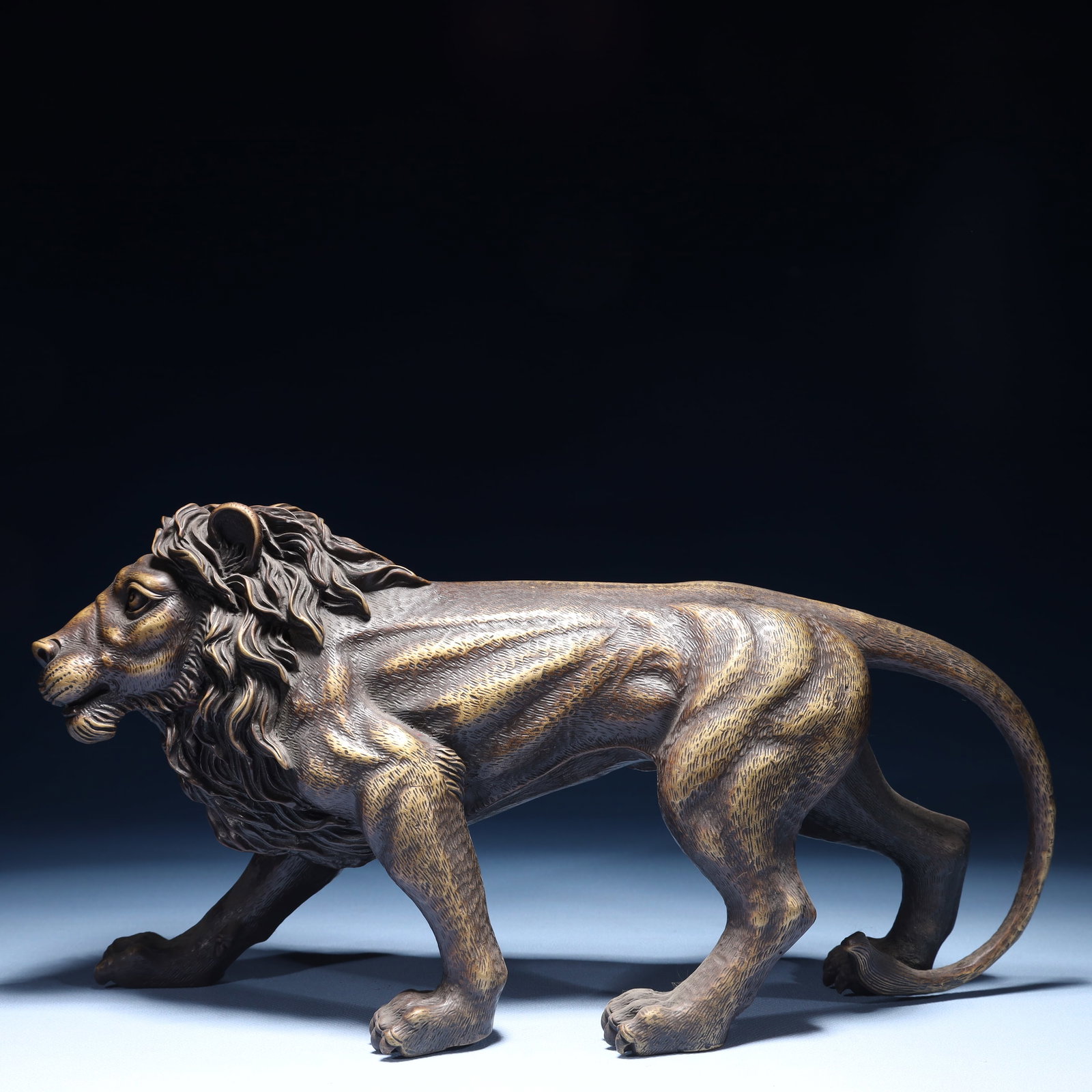 An Exquisite Bronze Lion Ornament: An Exquisite Bronze Lion Ornament,Qing Dynasty,China,Size:9.1inx4.7inx6.7in,Weight:2750g 铜狮子摆件,中国清代