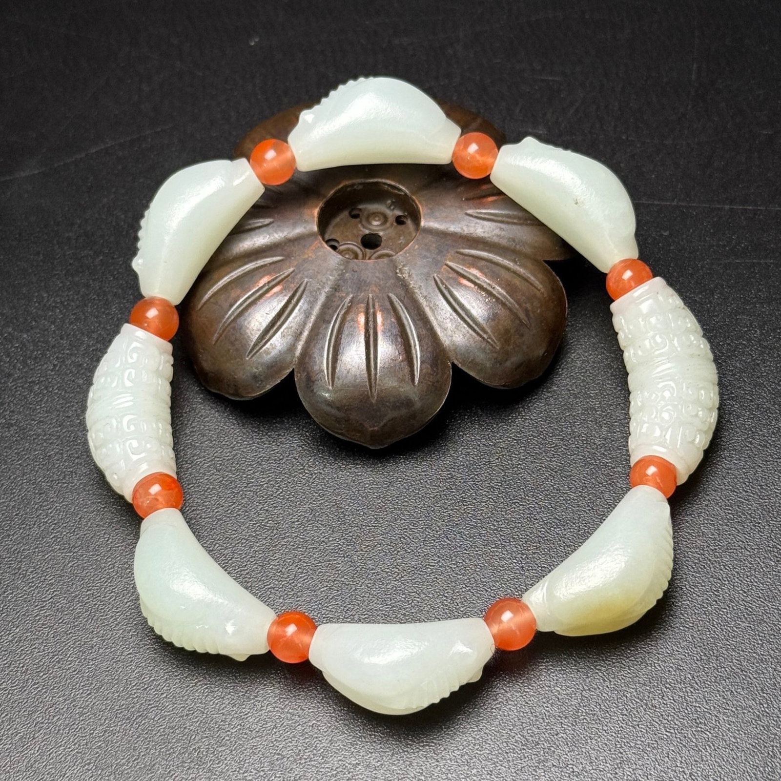 An Exquisite White Jade Ruyi Pattern Bracelets - 2