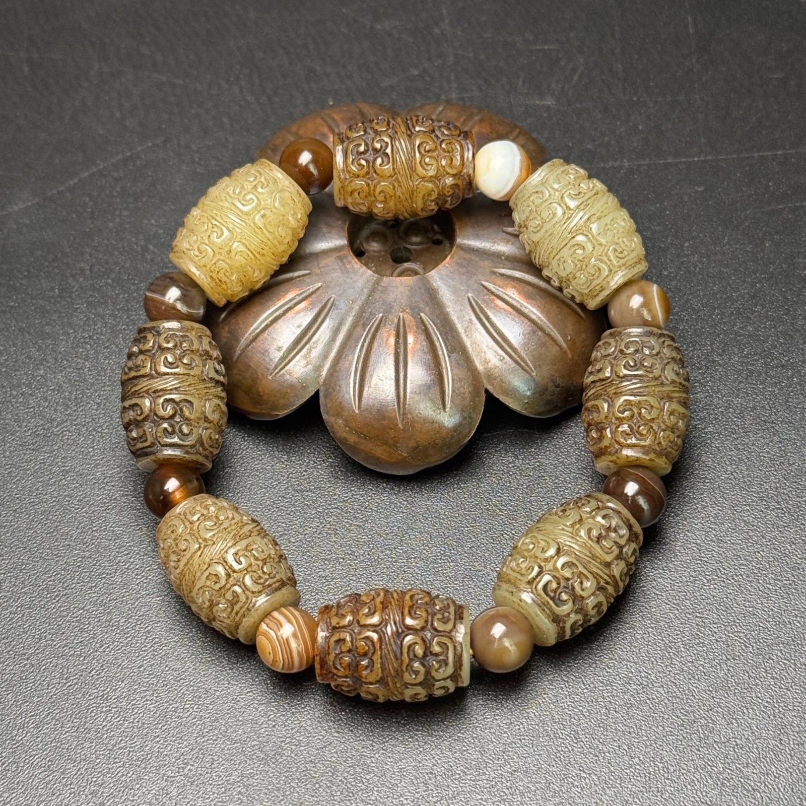 An Exquisite White Jade Ruyi Pattern Bracelets - 2