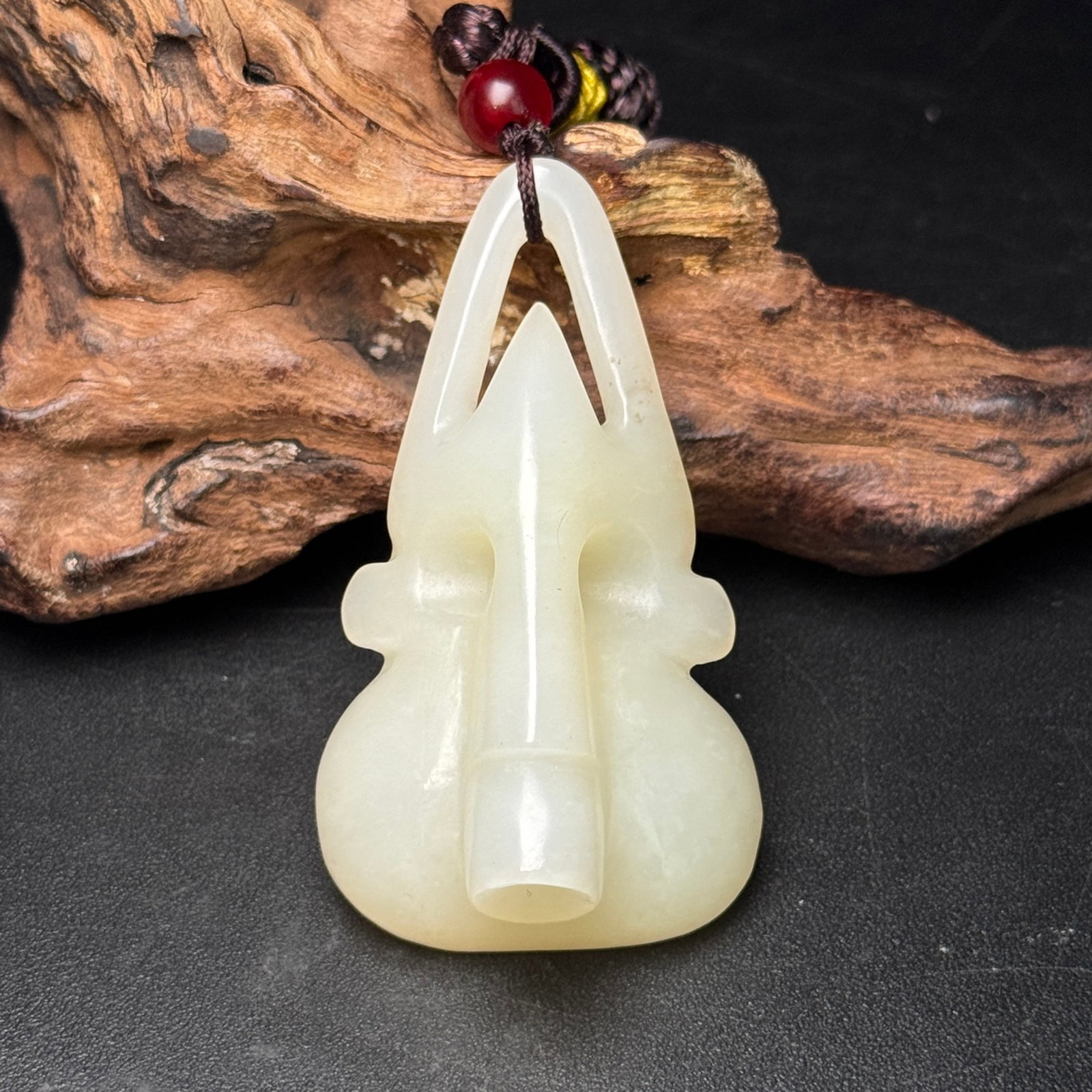 An Exquisite White Jade Pendant: An Exquisite White Jade Pendant,Qing Dynasty,China,Size:64mmx36mmx19mm,Weight:40g 白玉挂件,中国清代