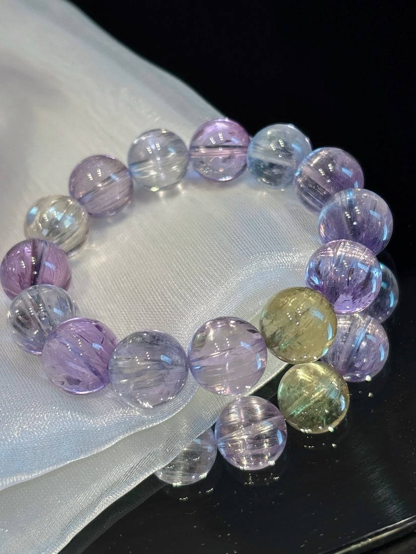 An Exquisite Crystal Bracelets - 4