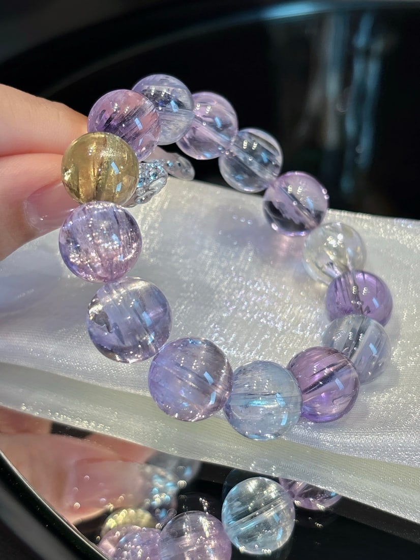 An Exquisite Crystal Bracelets - 6
