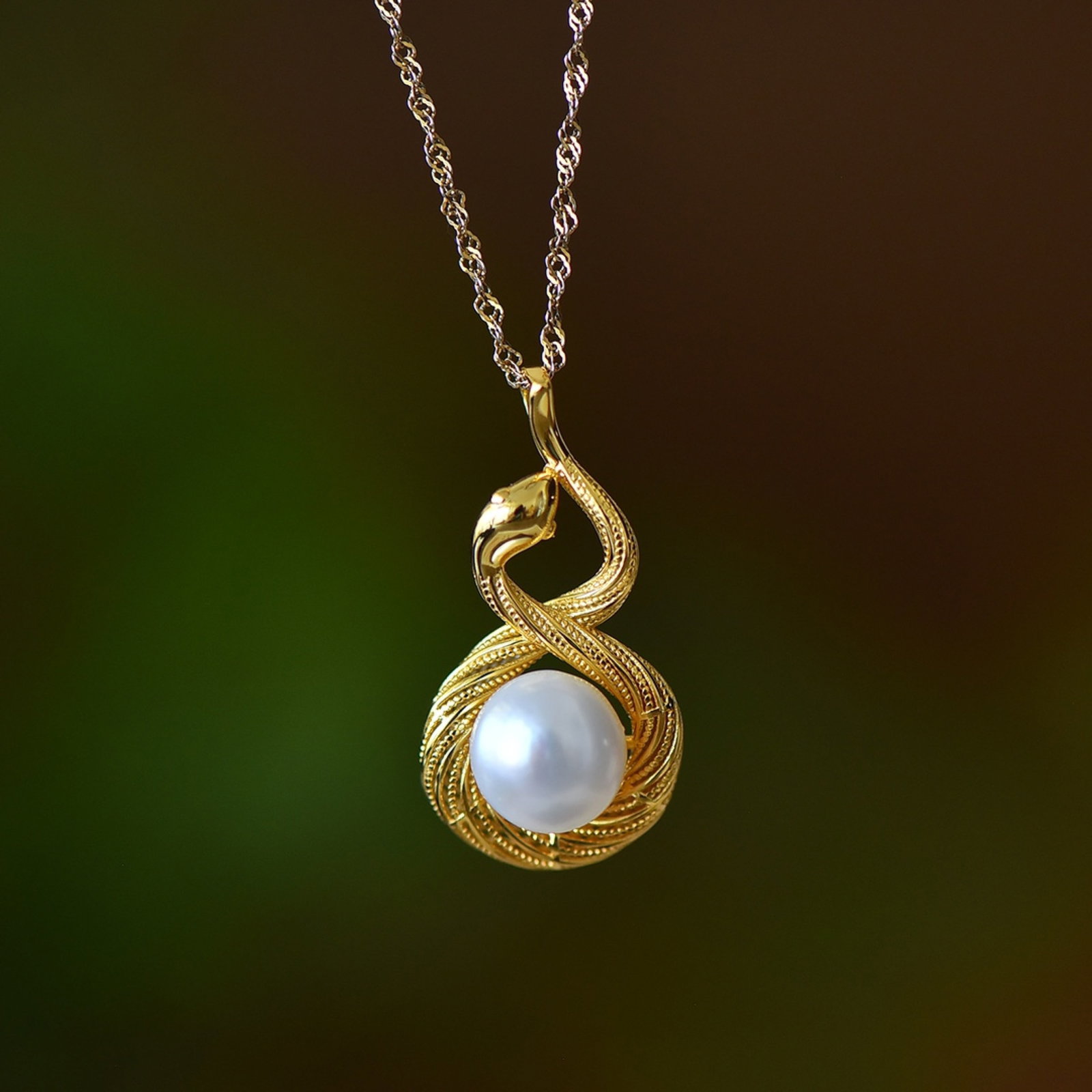 An Exquisite Sterling Silver-Gold Plated Inlaid White Jade Pendant: An Exquisite Sterling Silver-Gold Plated Inlaid White Jade Pendant, 纯银镀金镶白玉吊坠