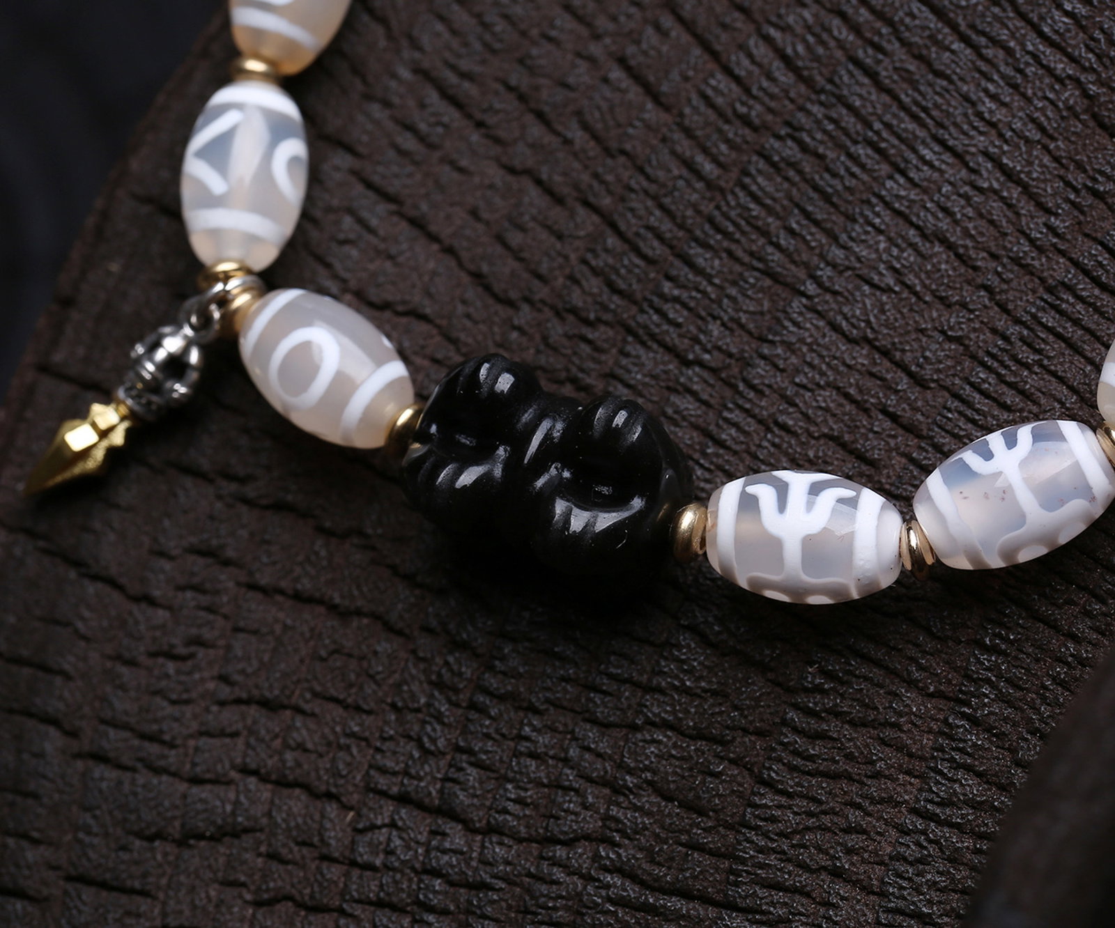 An Exquisite Dzi Bead Bracelets - 2