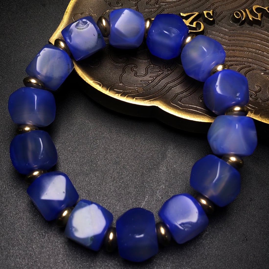 An Exquisite Agate Bracelets - 2