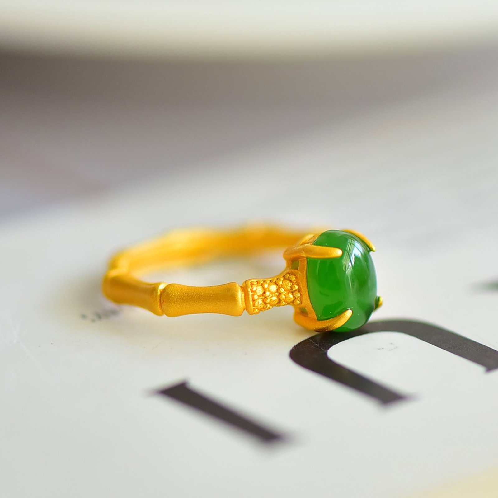 An Exquisite Sterling Silver-Gold Plated Inlaid Jasper Ring: An Exquisite Sterling Silver-Gold Plated Inlaid Jasper Ring,Size:6mmx8mm 一个精美的纯银镀金镶碧玉戒指