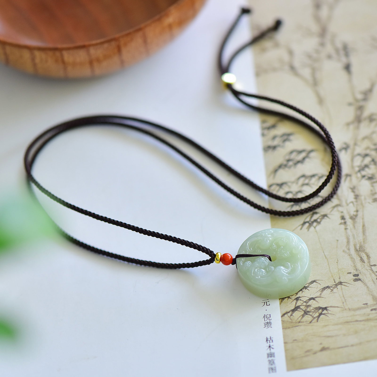 An Exquisite Greenish Jade Dragon Pattern Pendant: An Exquisite Greenish Jade Dragon Pattern Pendant,Size:24mmx24mmx7.5mm 寓意:必定成龙 吉祥 青白玉龙纹吊坠