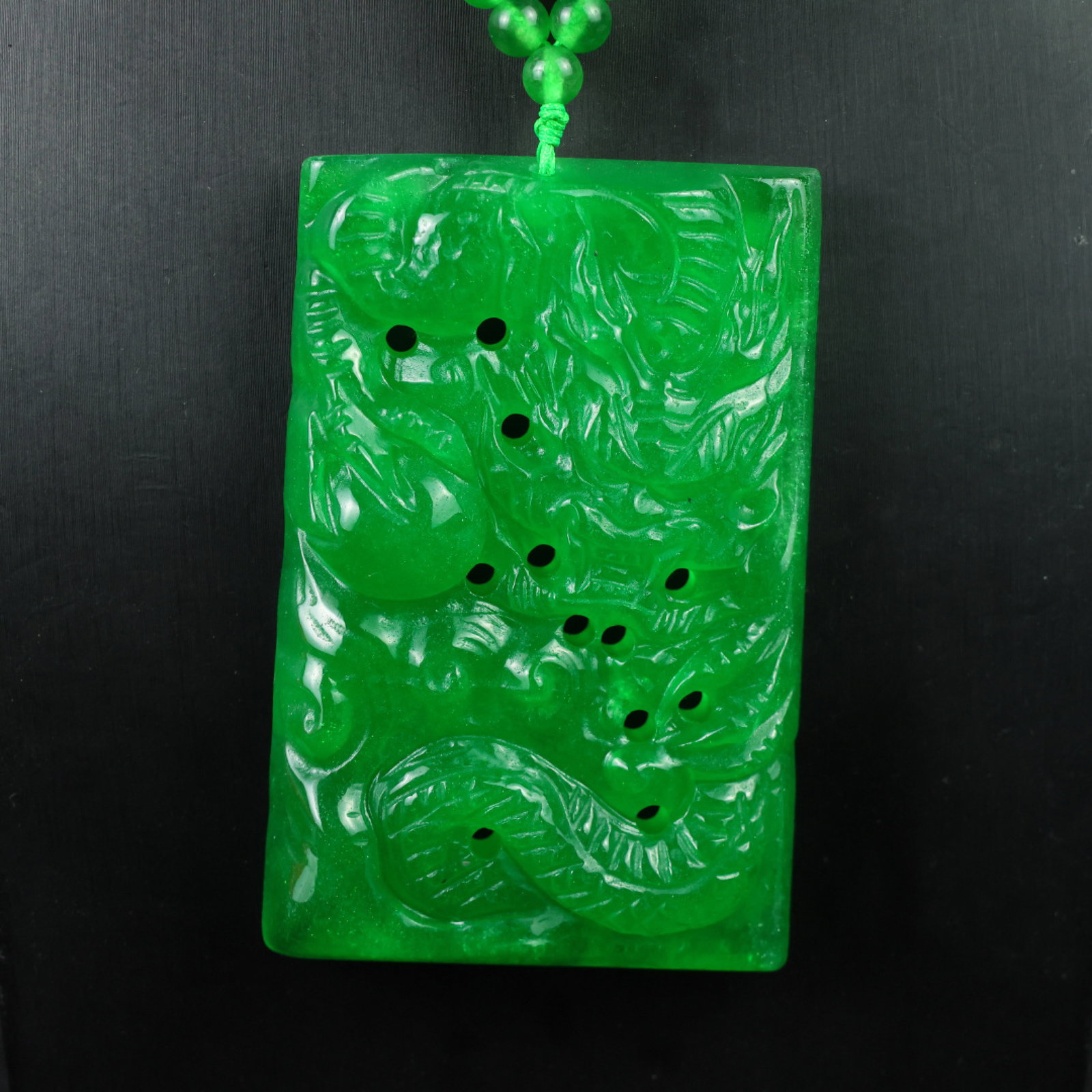 An Exquisite Jadeite Dragon Pattern Pendant: An Exquisite Jadeite Dragon Pattern Pendant，Size:87mmx56mmx16mm 翡翠龙纹挂件