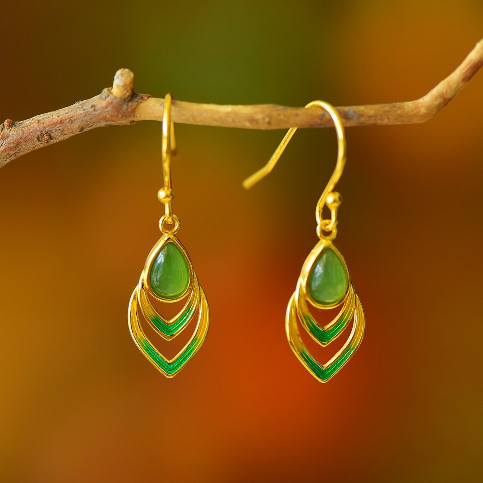 A Pair of Exquisite Sterling Silver-Gold Plated Inlaid Jasper Earrings: A Pair of Exquisite Sterling Silver-Gold Plated Inlaid Jasper Earrings,Size:4mmx6mm 一对纯银镀金镶碧玉耳环