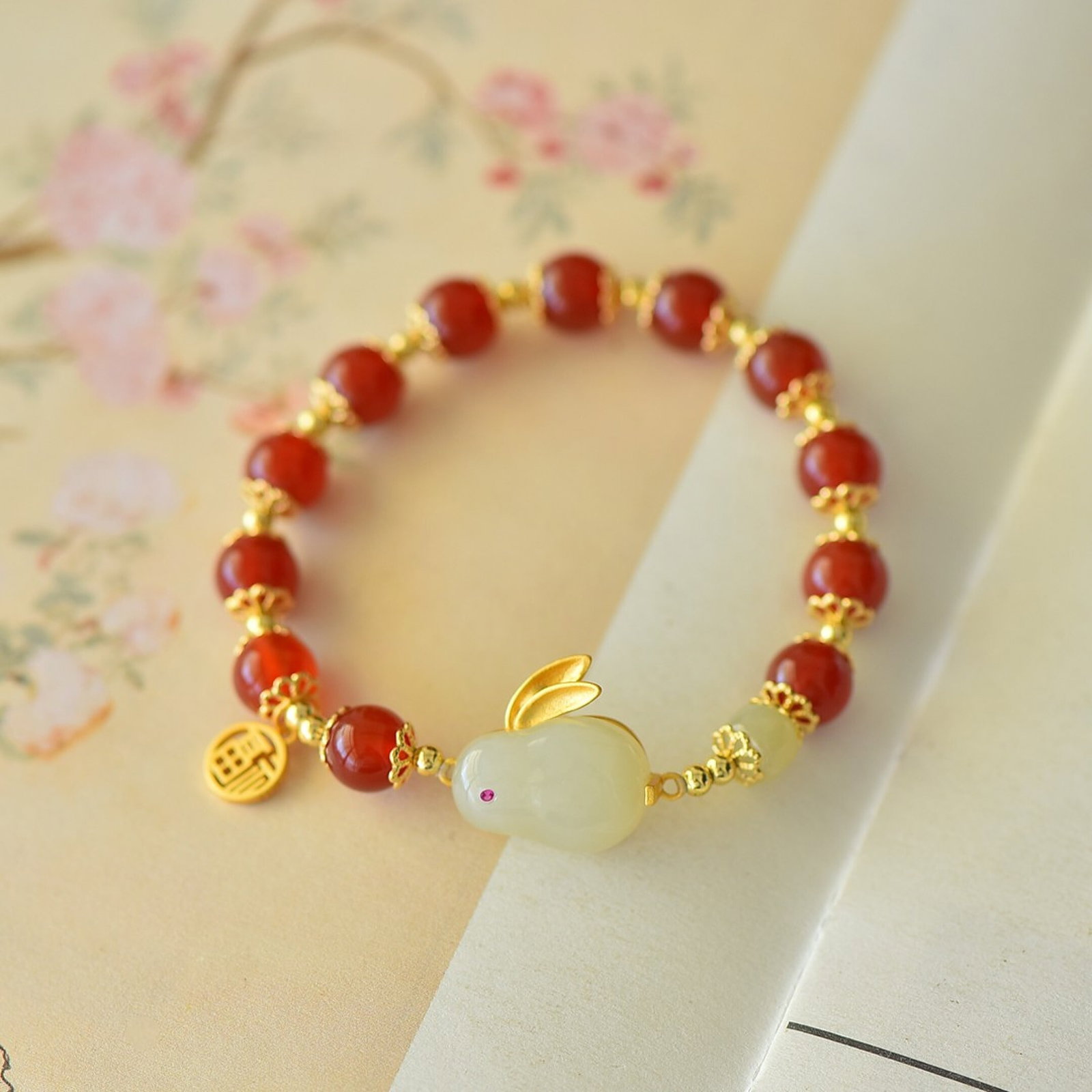 An Exquisite Sterling Silver-Gold Plated Inlaid Agate Bracelet,Inlaid White Jade: An Exquisite Sterling Silver-Gold Plated Inlaid Agate Bracelet,Inlaid White Jade,Size:13mmx18mm 纯银镀金镶玛瑙手链,嵌白玉
