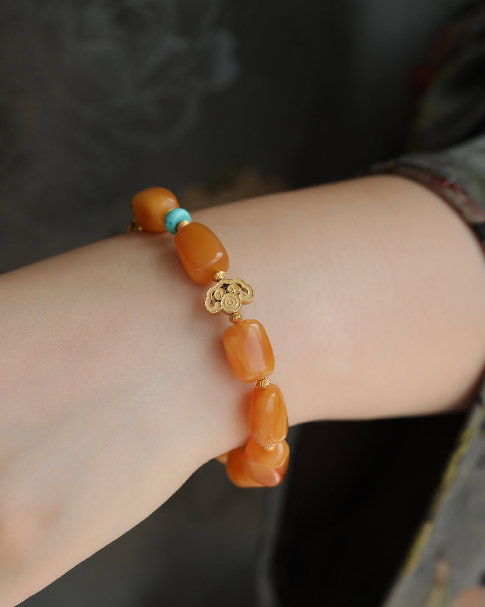 An Exquisite Amber Bracelets - 8