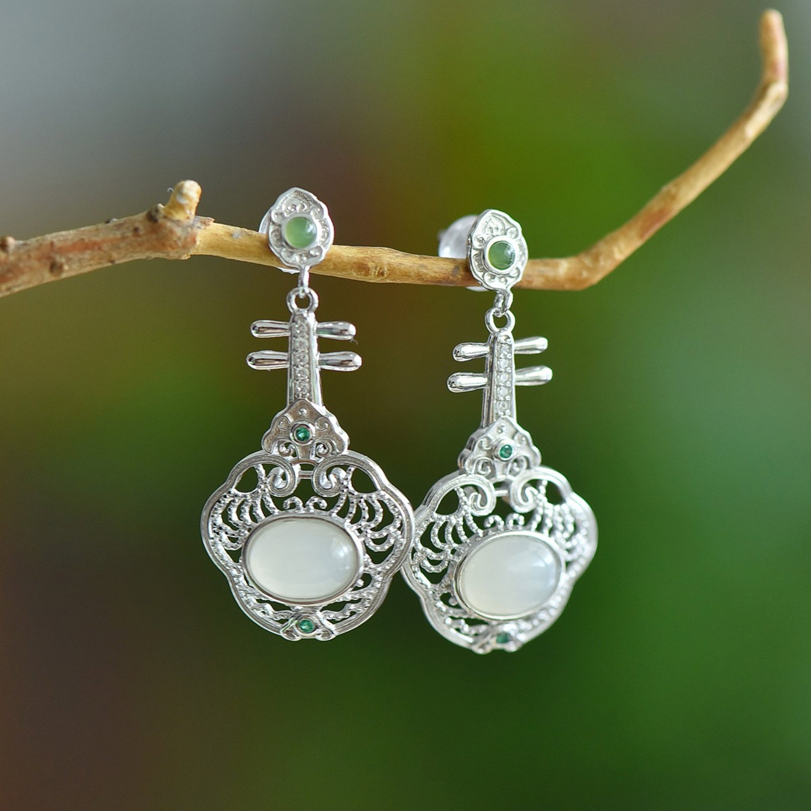 A Pair of Exquisite Sterling Silver Inlaid White Jade Earrings,Inlaid Diamonds: A Pair of Exquisite Sterling Silver Inlaid White Jade Earrings,Inlaid Diamond,Size:6mmx8mm 一对纯银镶白玉耳环，嵌钻石