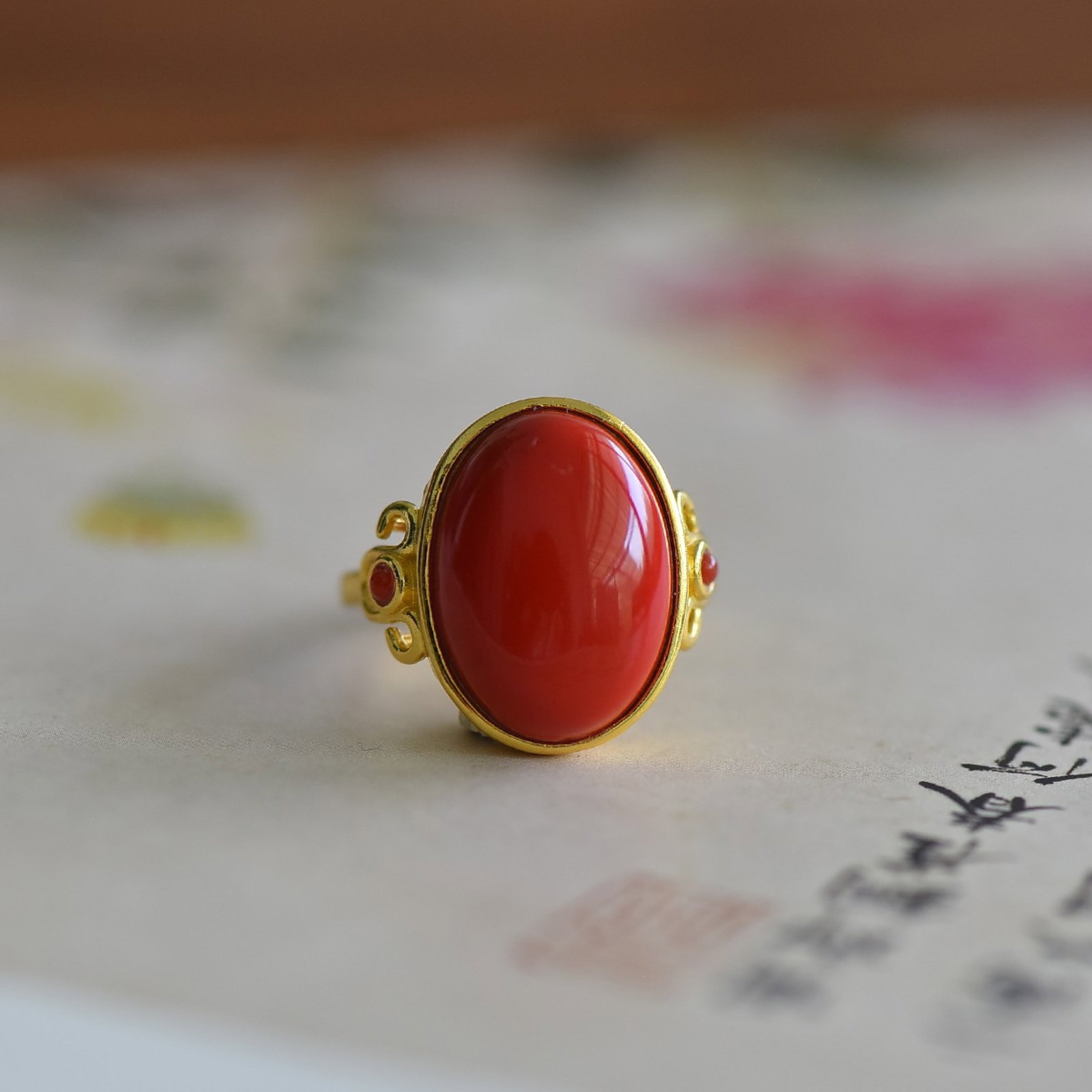 An Exquisite Sterling Silver-Gold Plated Inlaid Cinnabar Ring: An Exquisite Sterling Silver-Gold Plated Inlaid Cinnabar Ring,Size:13mmx18mm 寓意:平安顺心,事事如意 
