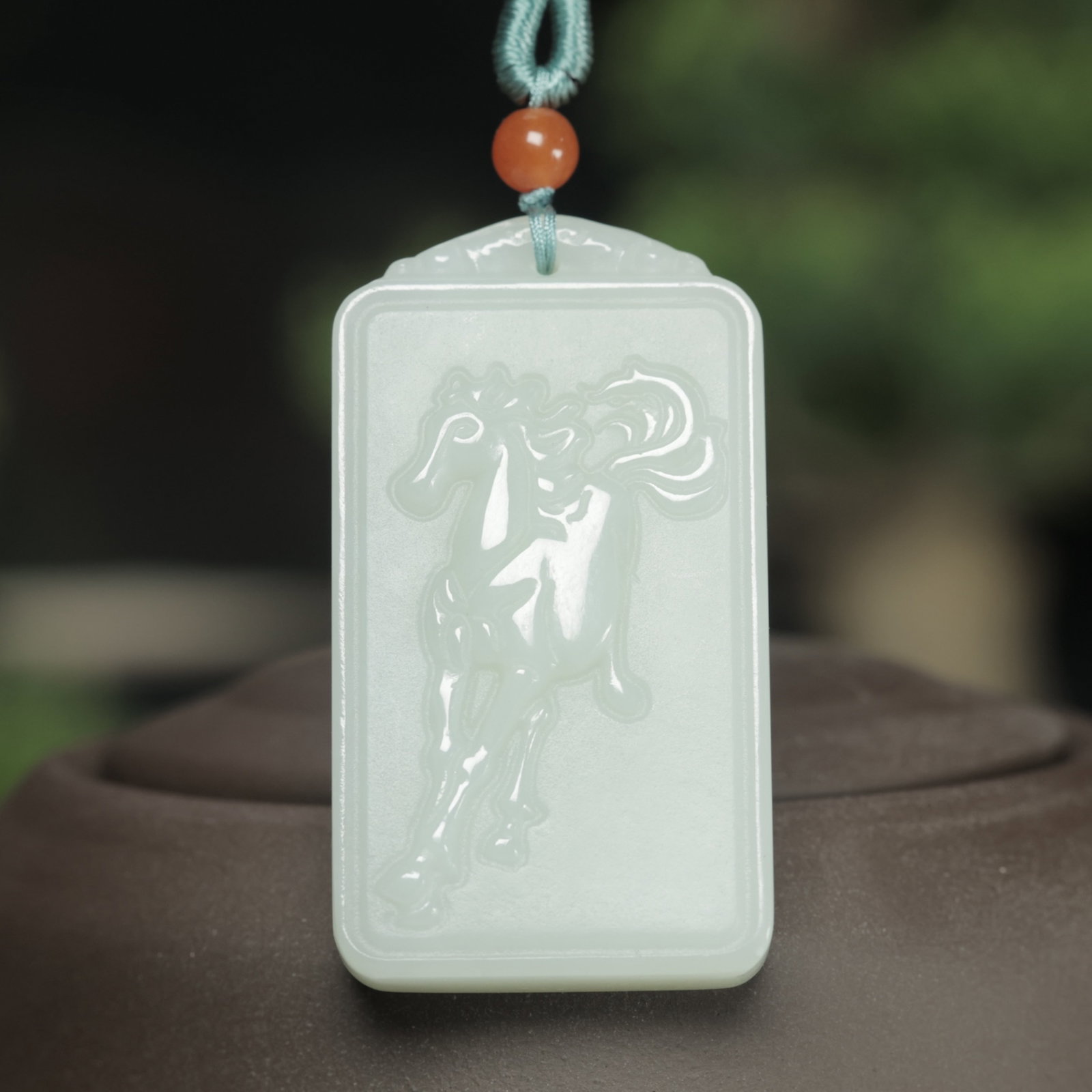 An Exquisite White Jade Horse Pattern Pendant: An Exquisite White Jade Horse Pattern Pendant,Size:25mmx45mm (寓意)吉祥 马上发财 白玉马纹吊坠